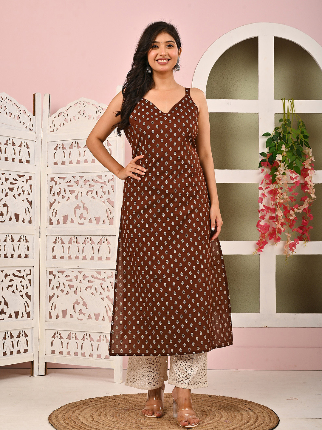Nayo Ethnic Motifs Printed Sweetheart Neck Shoulder Straps Cotton Straight Kurta