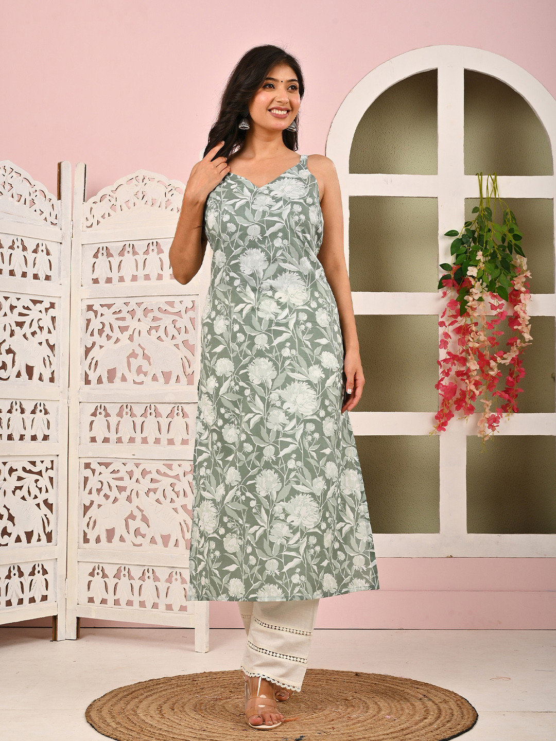 Nayo Floral Printed Sweetheart Neck Sleeveless Shoulder Straps Cotton Straight Kurta
