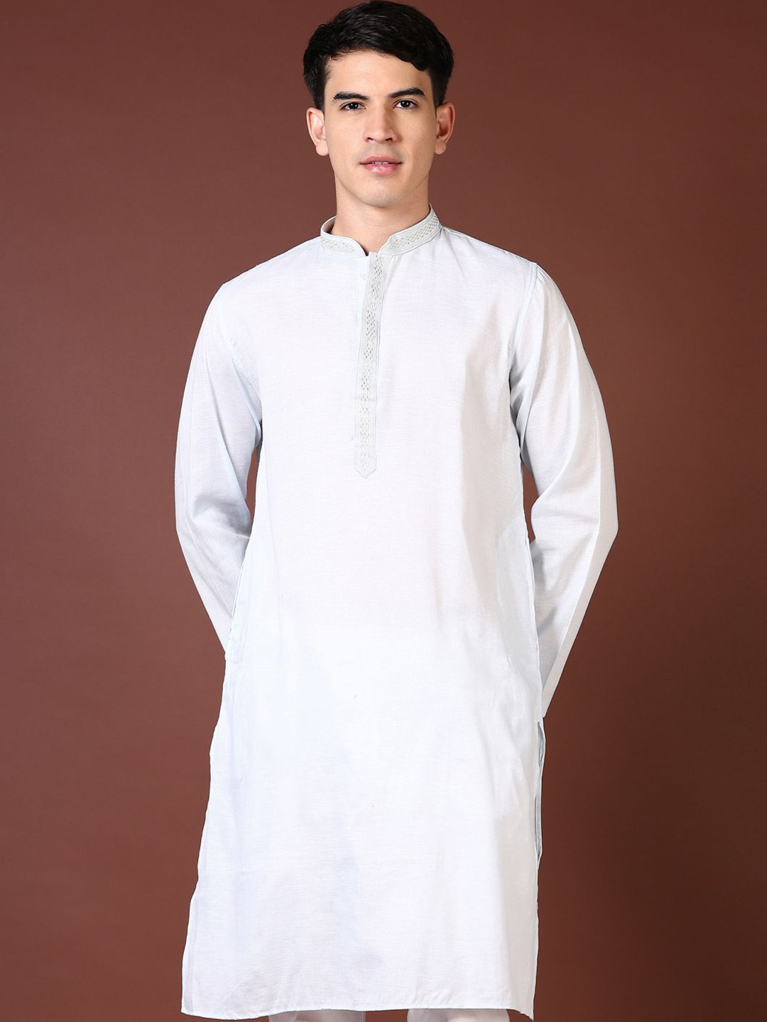 V-Mart Mandarin Collar Regular Thread Work Machine Weave Straight Kurta