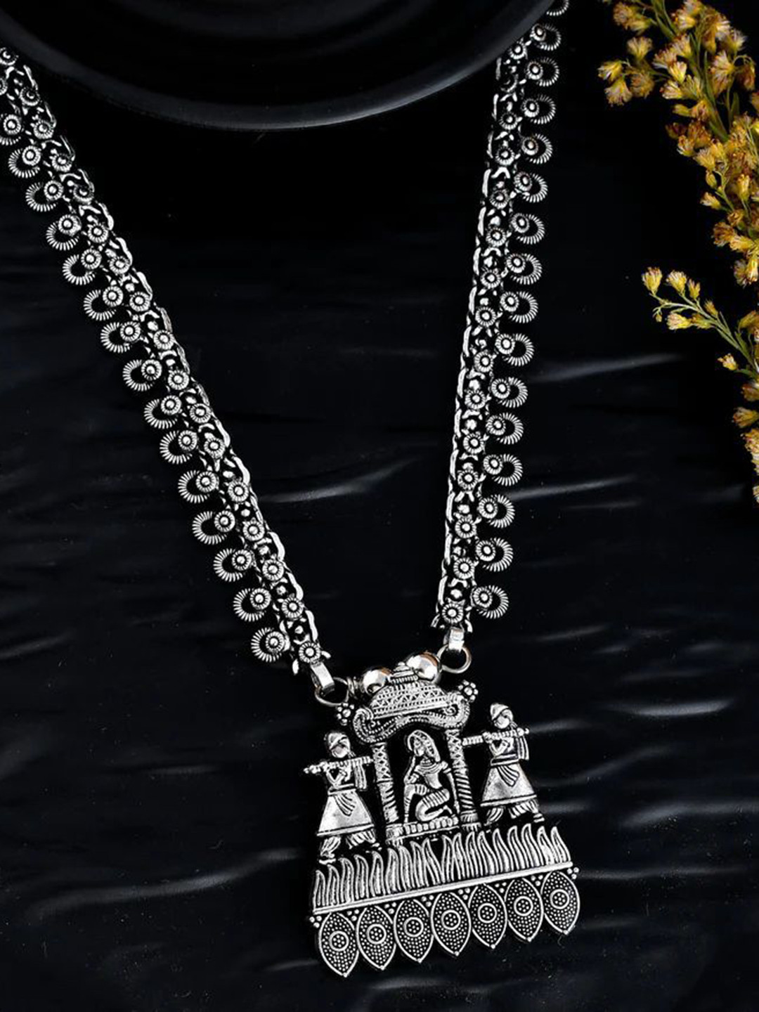 NAMAN ARTS Silver-Plated Oxidised Spring Chain Pendant Necklace