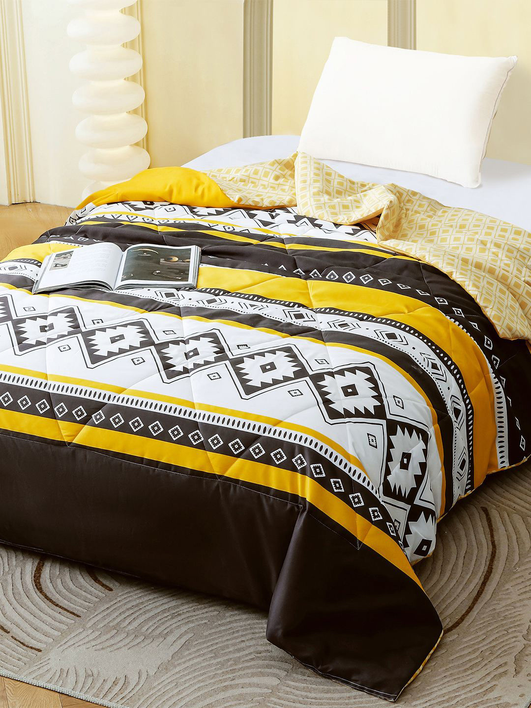 Story@home Yellow Geometric Printed Microfiber AC Room 233 GSM Single Bed Comforter