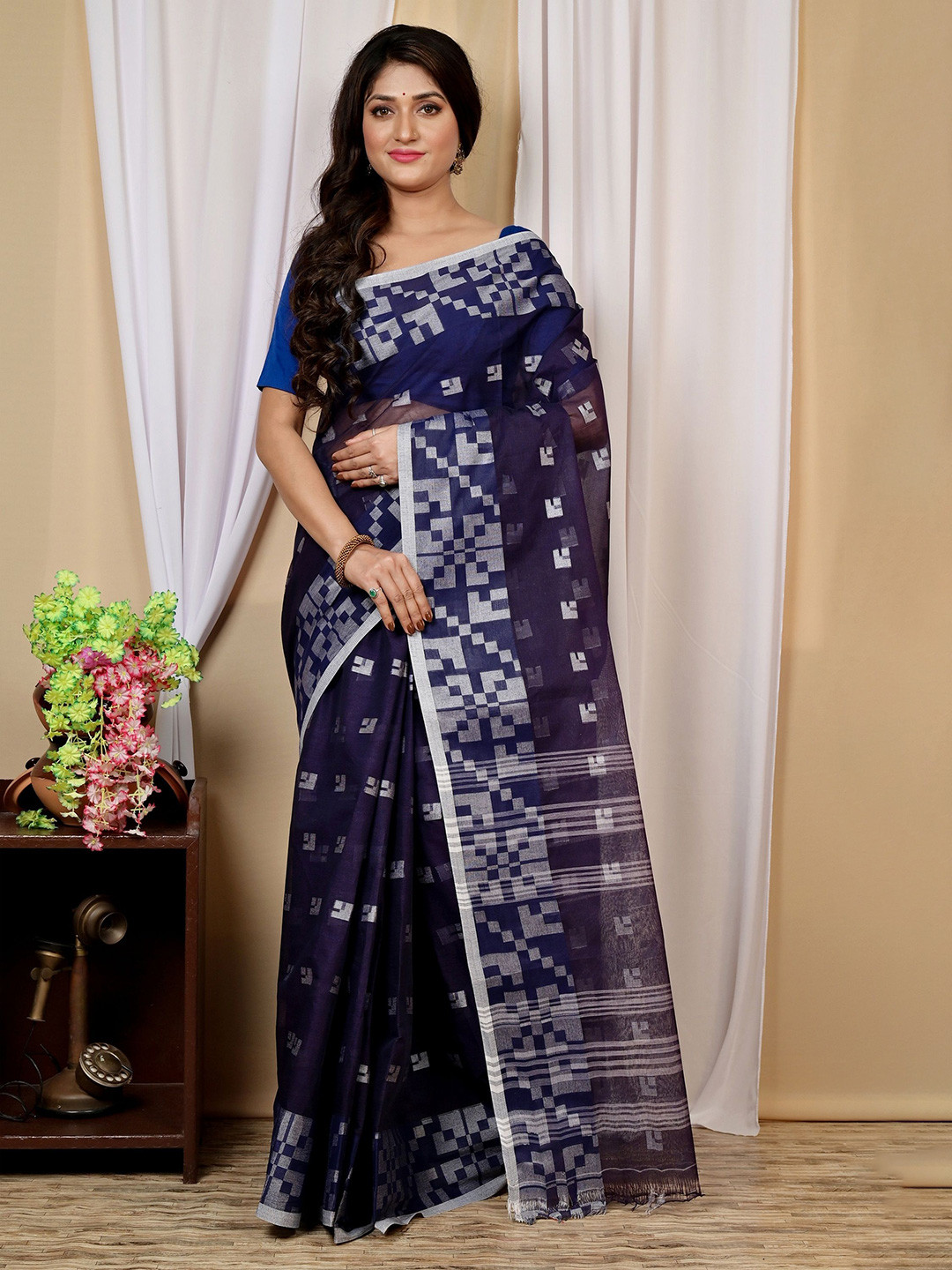 DipDiya Woven Design Pure Cotton Handloom Taant Saree
