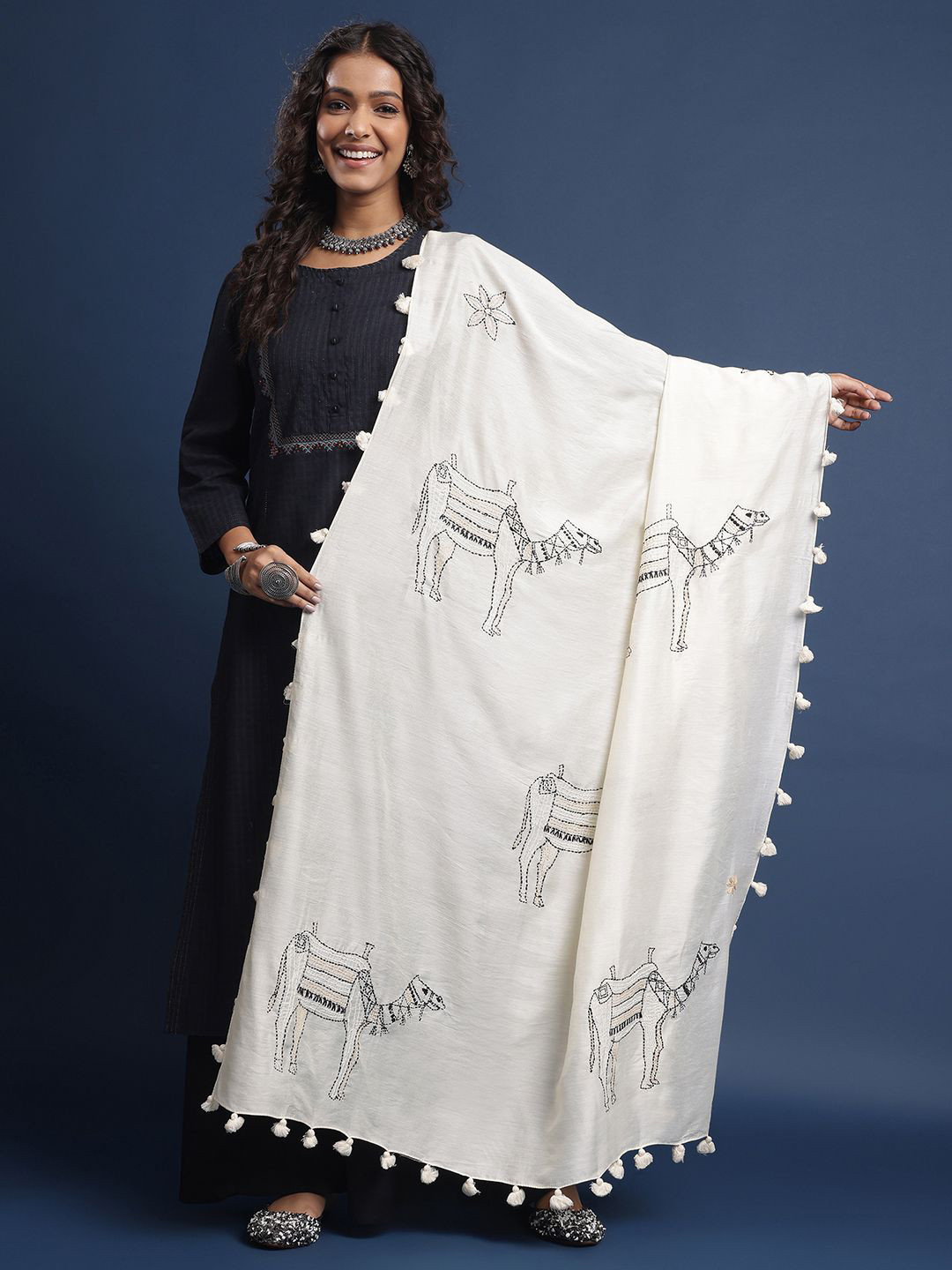 Taavi Kantha Hand Embroidered Tasselled Border Dupatta