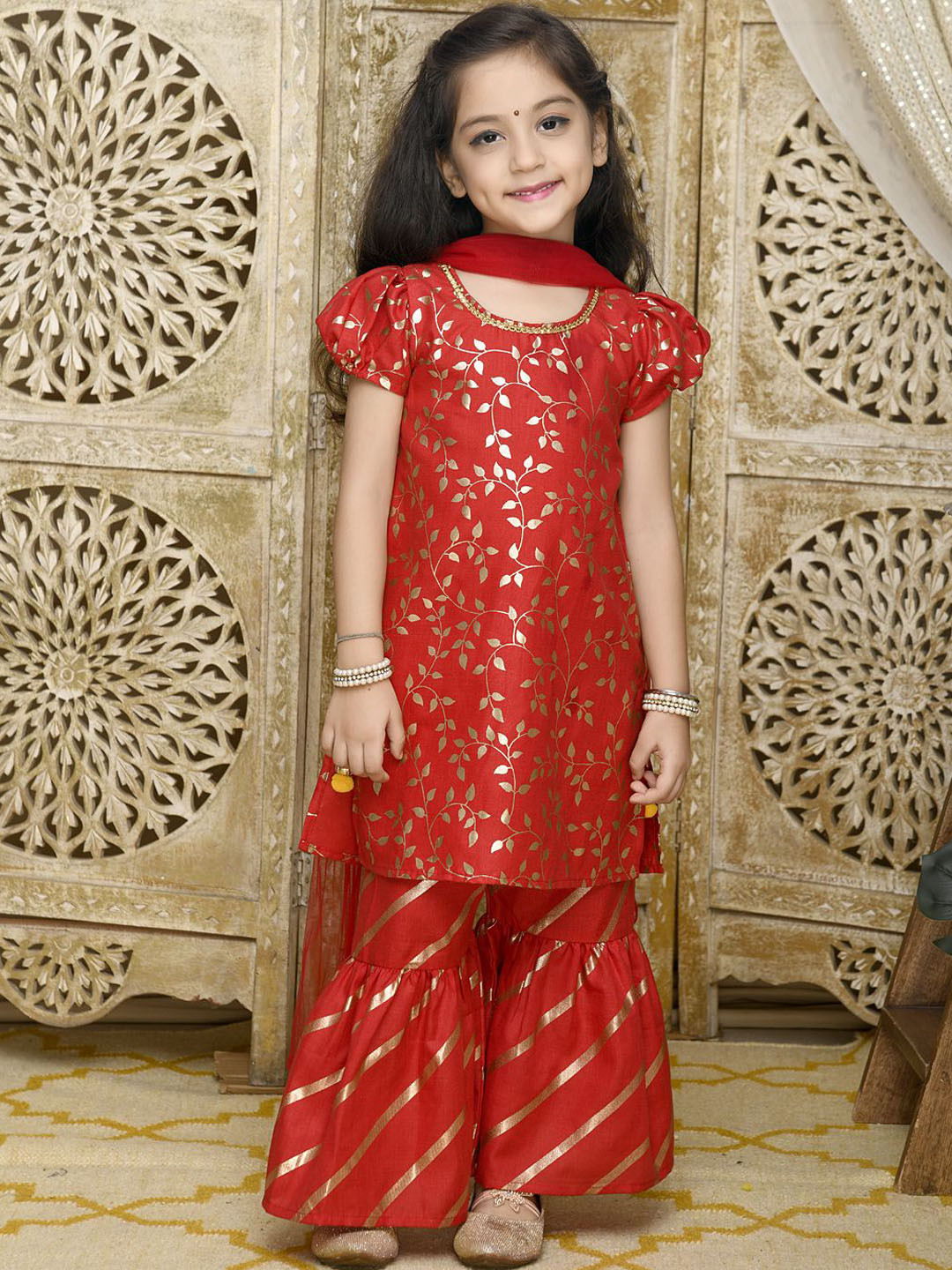 SAKA DESIGNS Girls Floral Printed Puffed Sleeves Straight Kurta With Sharara And Dupatta