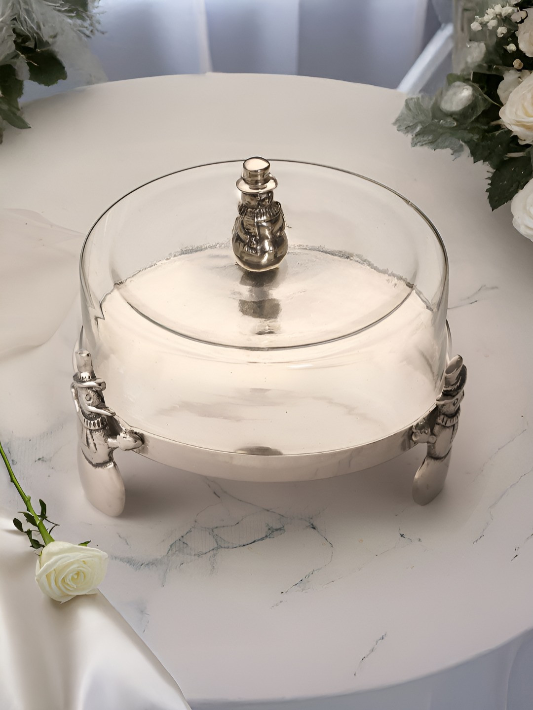 Troveas Silver-Toned Snowman Textured Aluminium Easy to Clean Cake Stand