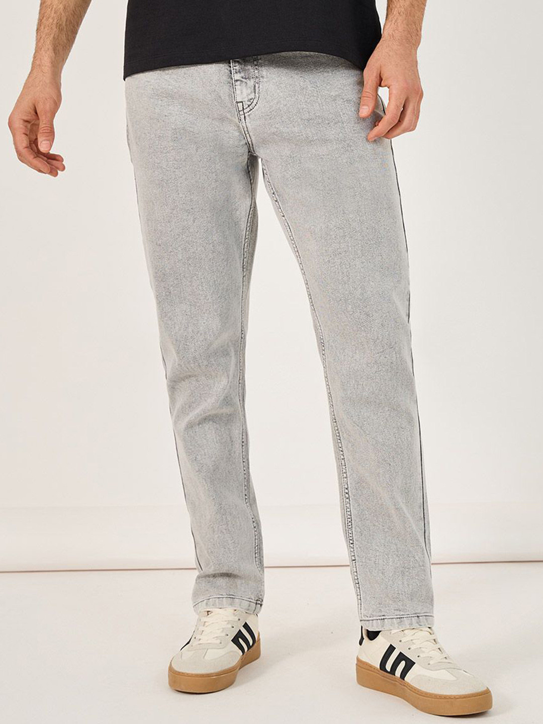 Styli Men Solid Light Wash Stretchable Mid-Rise Slim Fit Jeans