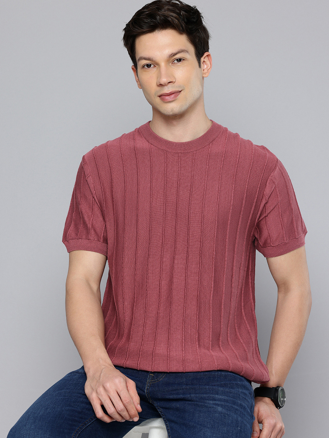 Levis Redloop Pure Cotton Self Design Textured Slim Fit T-shirt