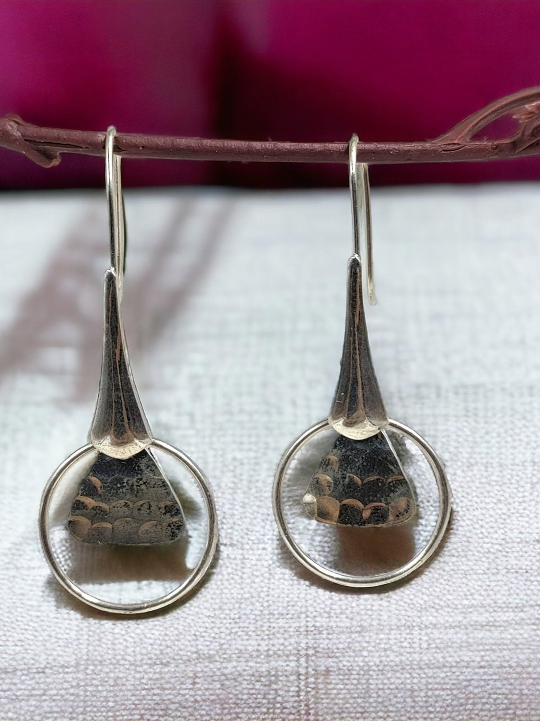 AMONROO 925 Sterling Silver Rhodium-Plated Circular Shaped Hammered Hoop Earrings