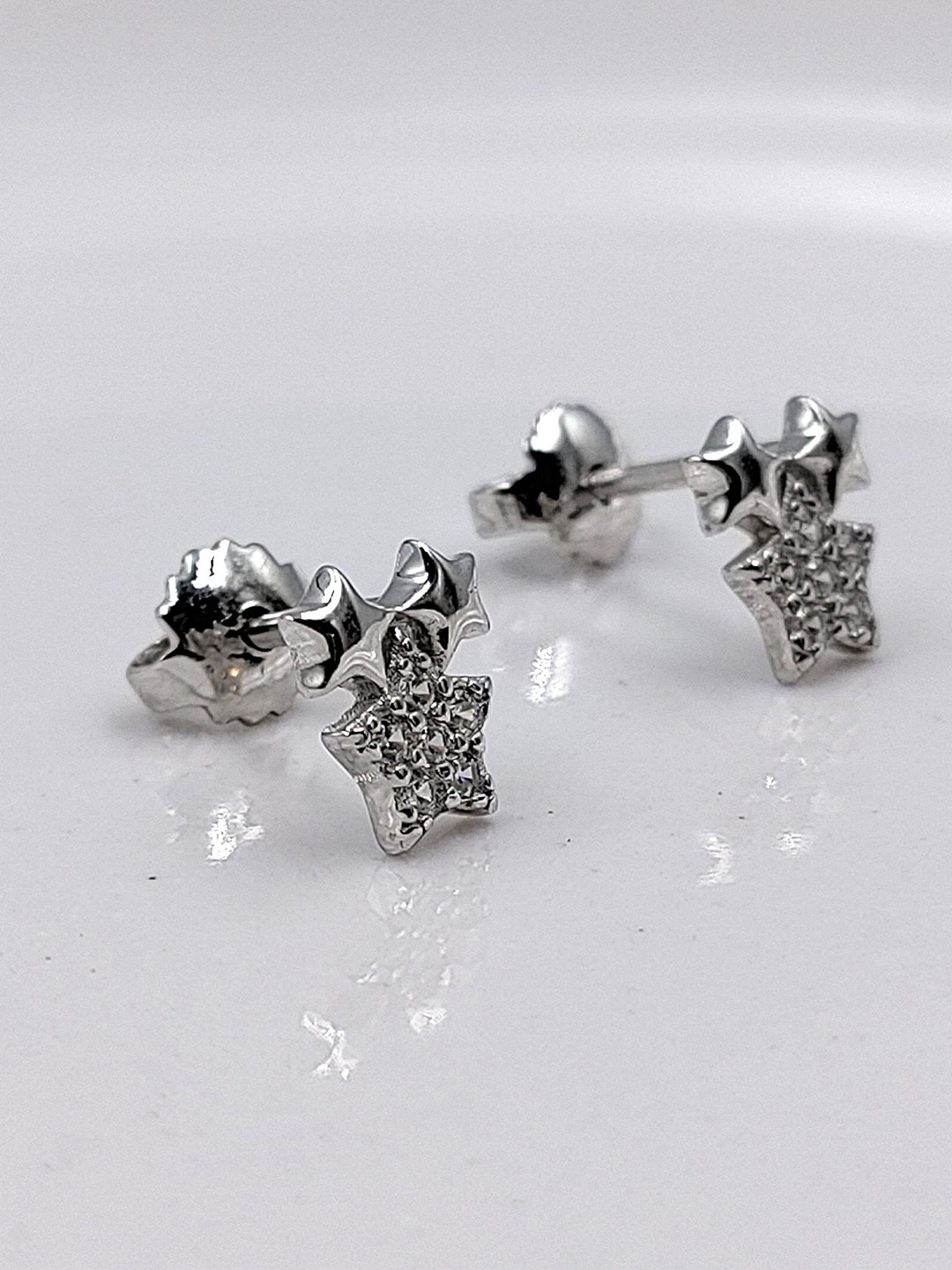 AMONROO 925 Sterling Silver Rhodium-Plated Cubic Zirconia Twin Star Shaped Studs