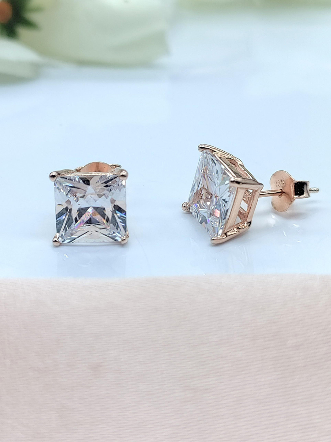 AMONROO 925 Sterling Silver Rhodium-Plated Cubic Zirconia Studded Square Shaped Studs