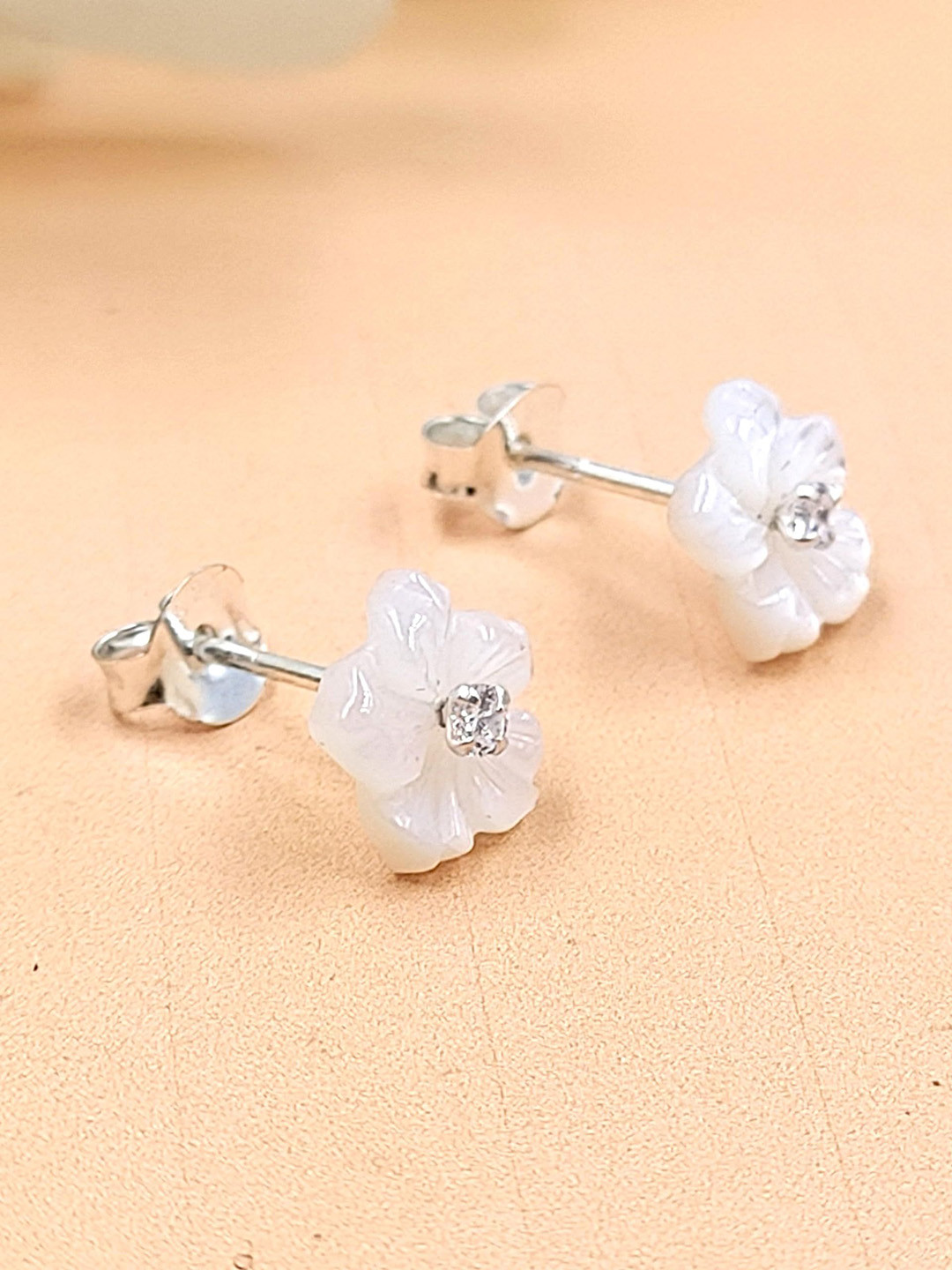 AMONROO 925 Sterling Silver Rhodium-Plated Artifial Stones Studded Floral Studs