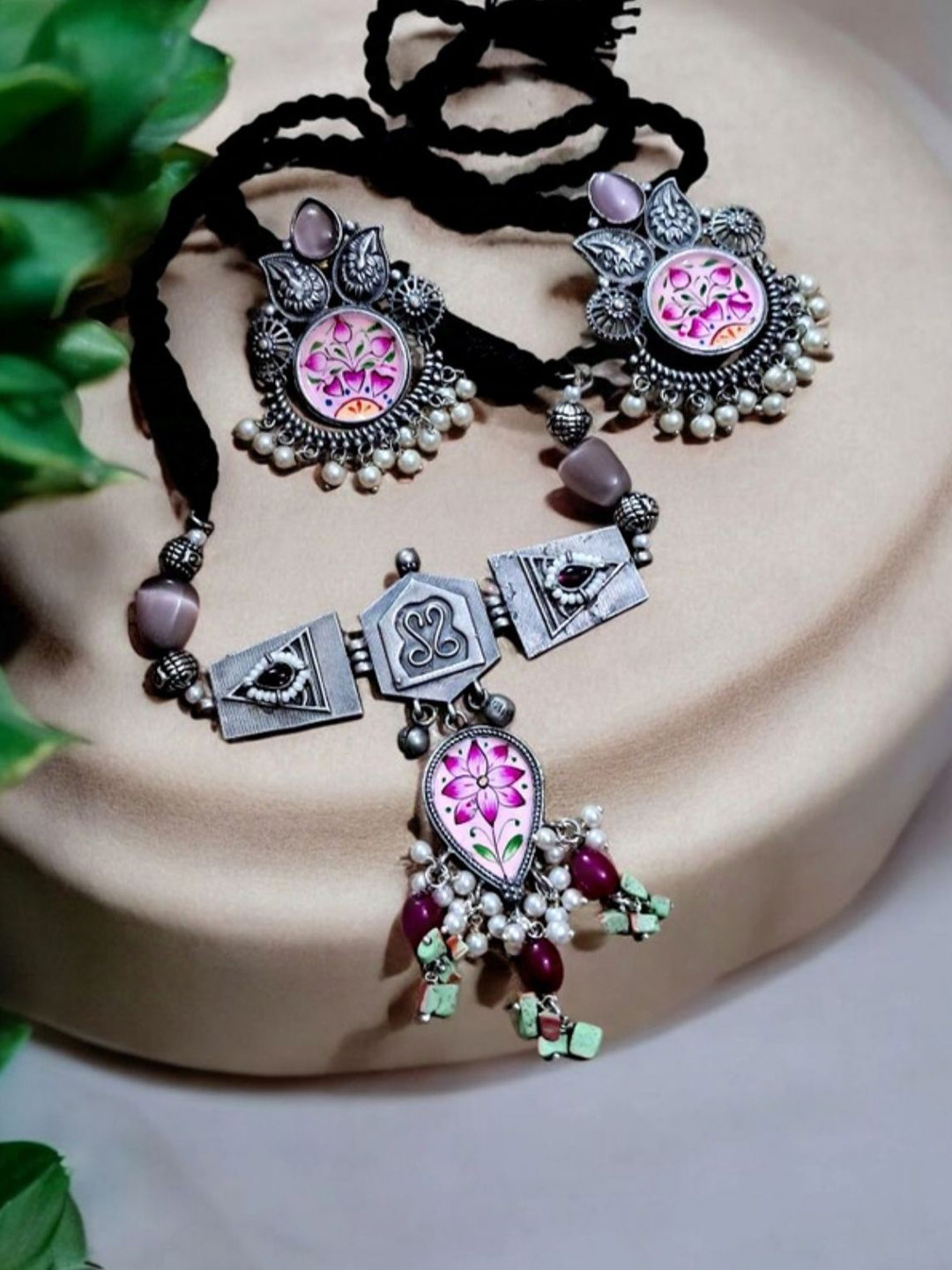 Ekanibymonashstudio Silver-Plated Kundan Stone Studded Necklace and Earrings