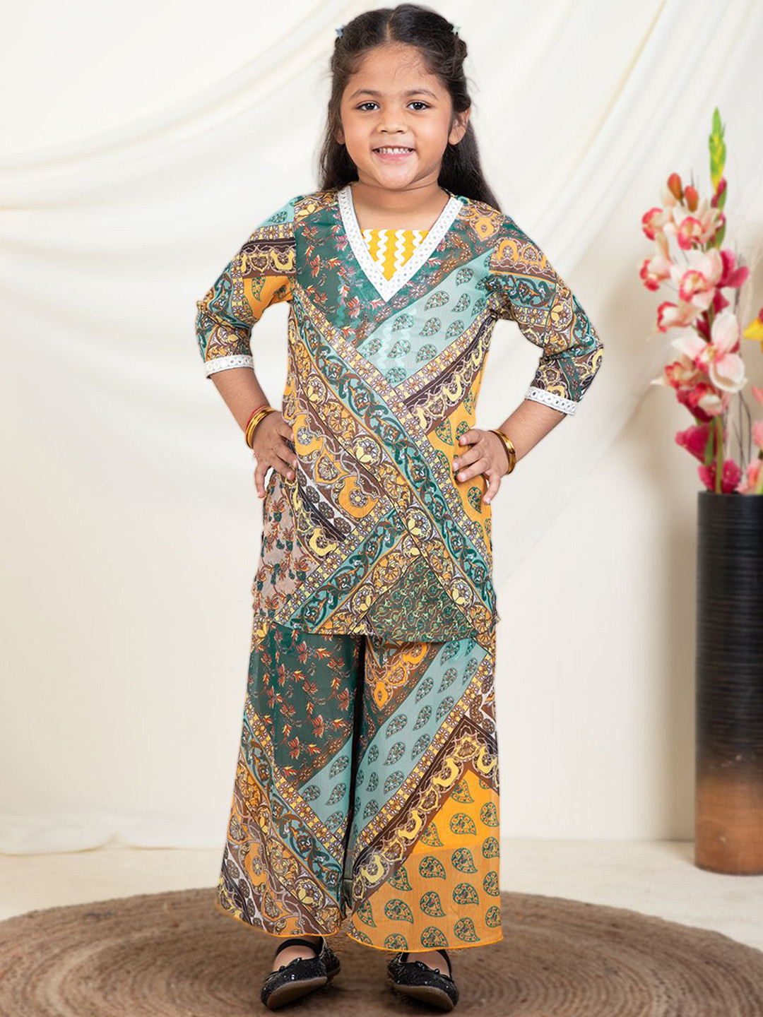 Bugandbees Girls Ethnic Motifs Printed V-Neck Straight Kurti And Palazzo With Inner Top