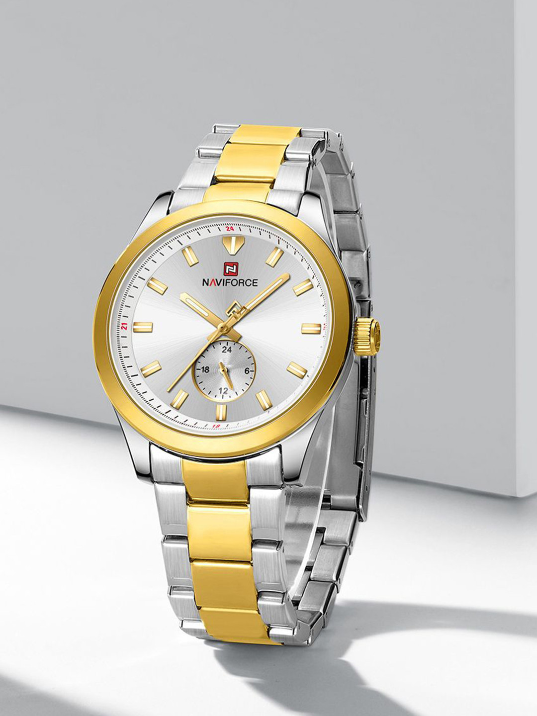 Naviforce Men Dial & Stainless Steel Straps Analogue Chronograph Watch NF9231_S W G