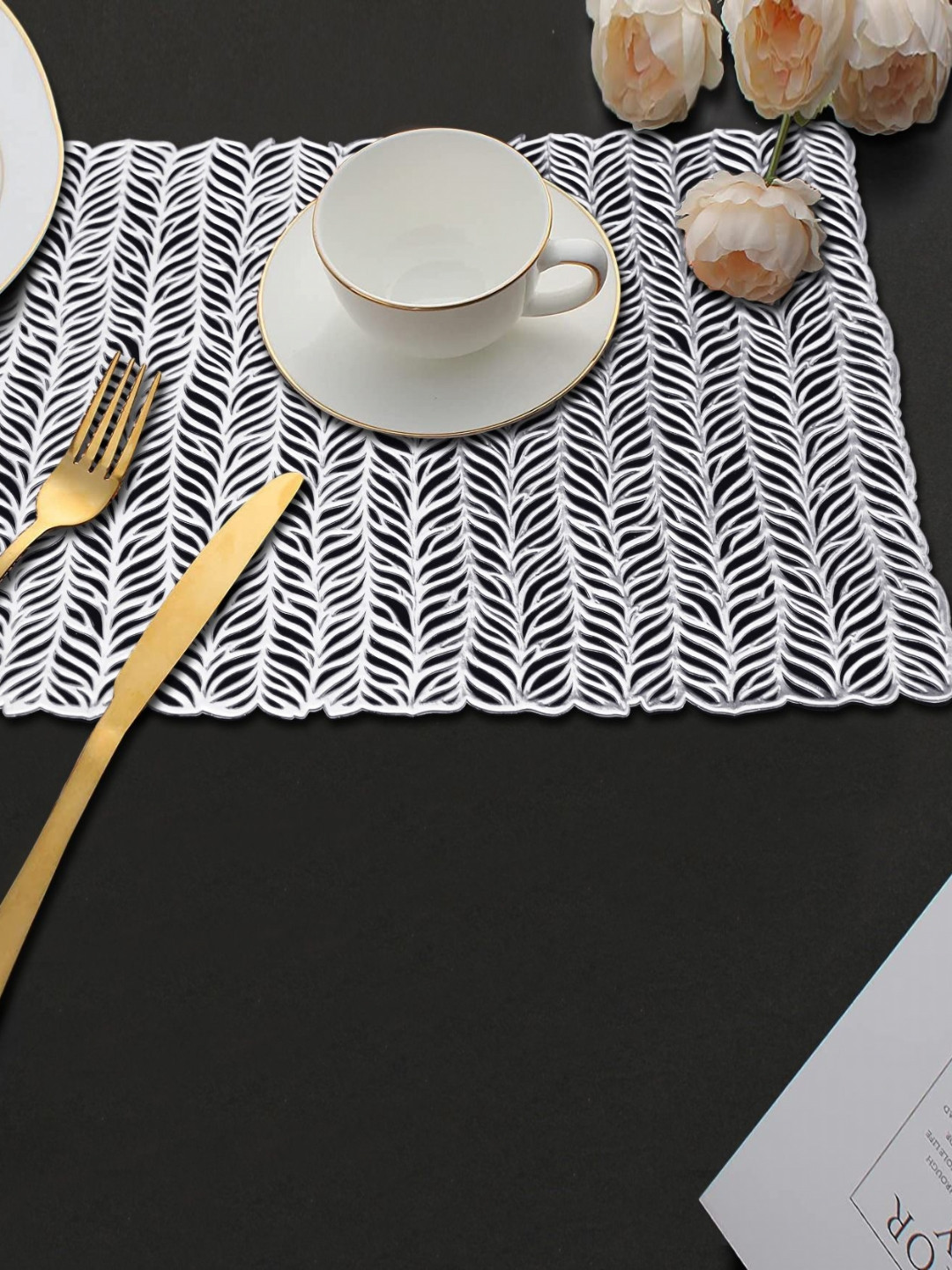 LooMantha Silver-Toned 2 Pieces Zinger Cutwork Rectangle Table Placemats
