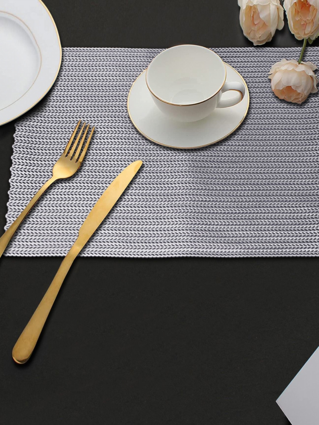 LooMantha Silver-Toned 2 Pieces Leaf Cutwork Rectangle Table Placemats
