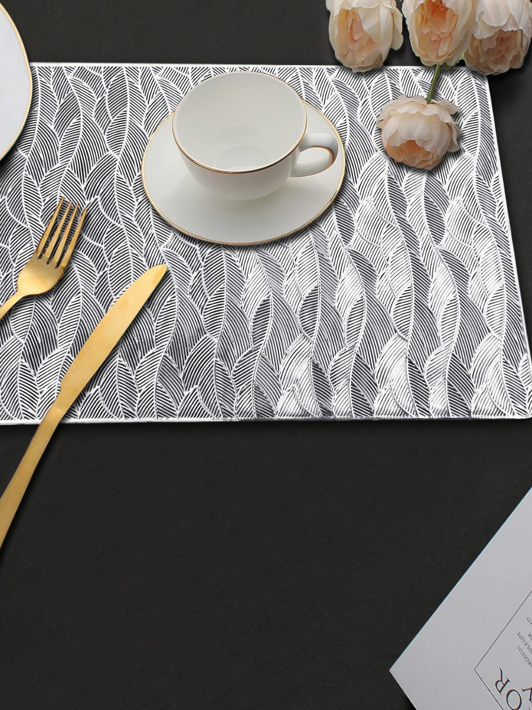 LooMantha Silver-Toned 2 Pieces Leaf Cutwork Table Rectangle Placemats