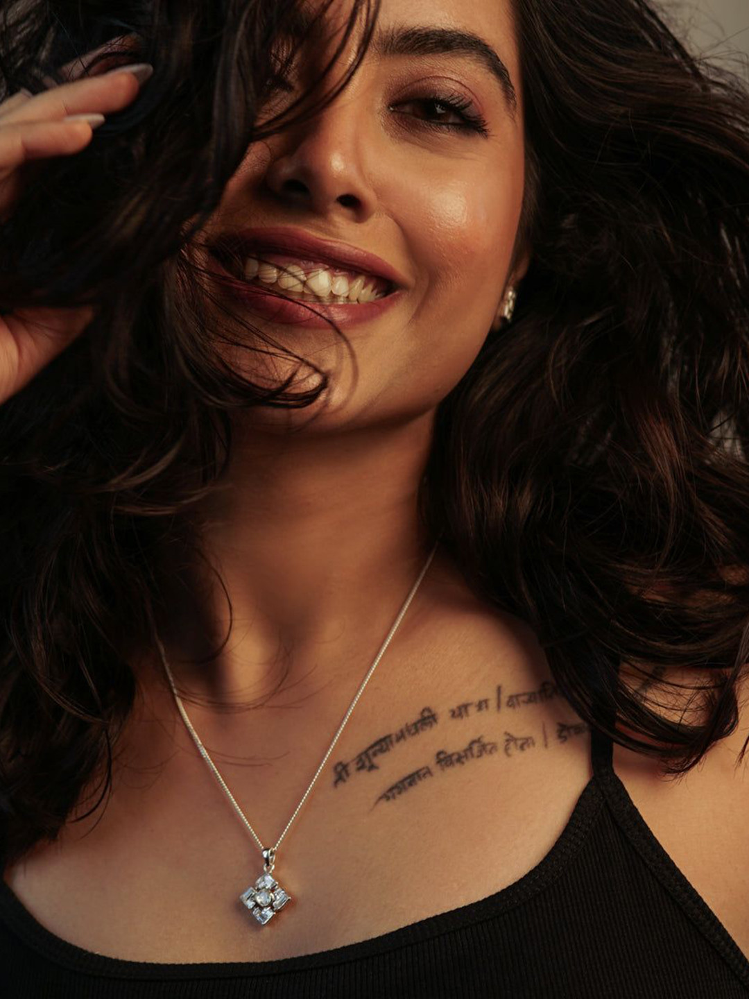 House of Aadyaa 92.5 Silver Stones-Studded Polki Earrings & Pendant Set (Moissanite)