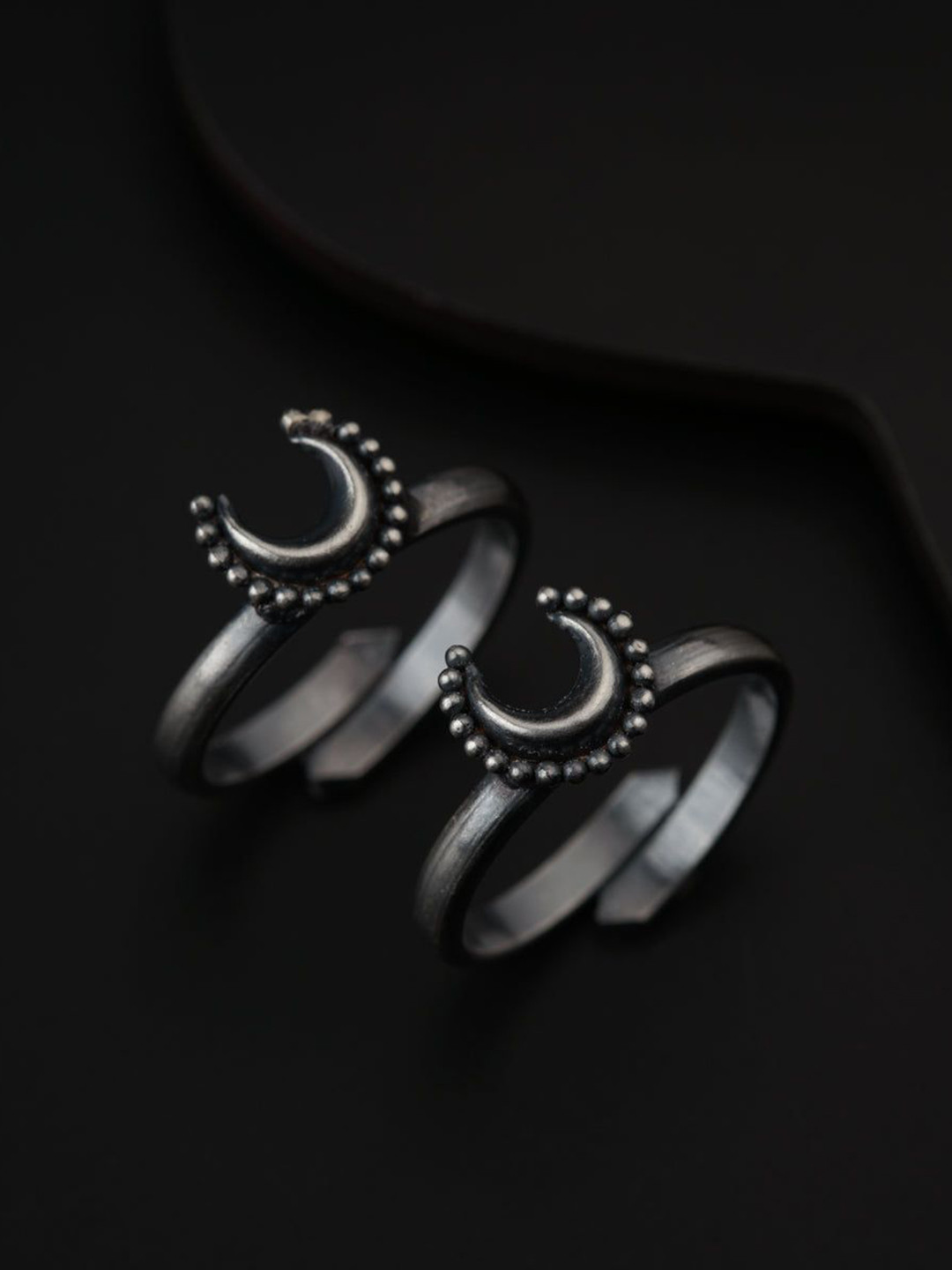 House of Aadyaa Pack of 2 92.5 Silver-Plated Oxidised Chandrakor Toe Rings