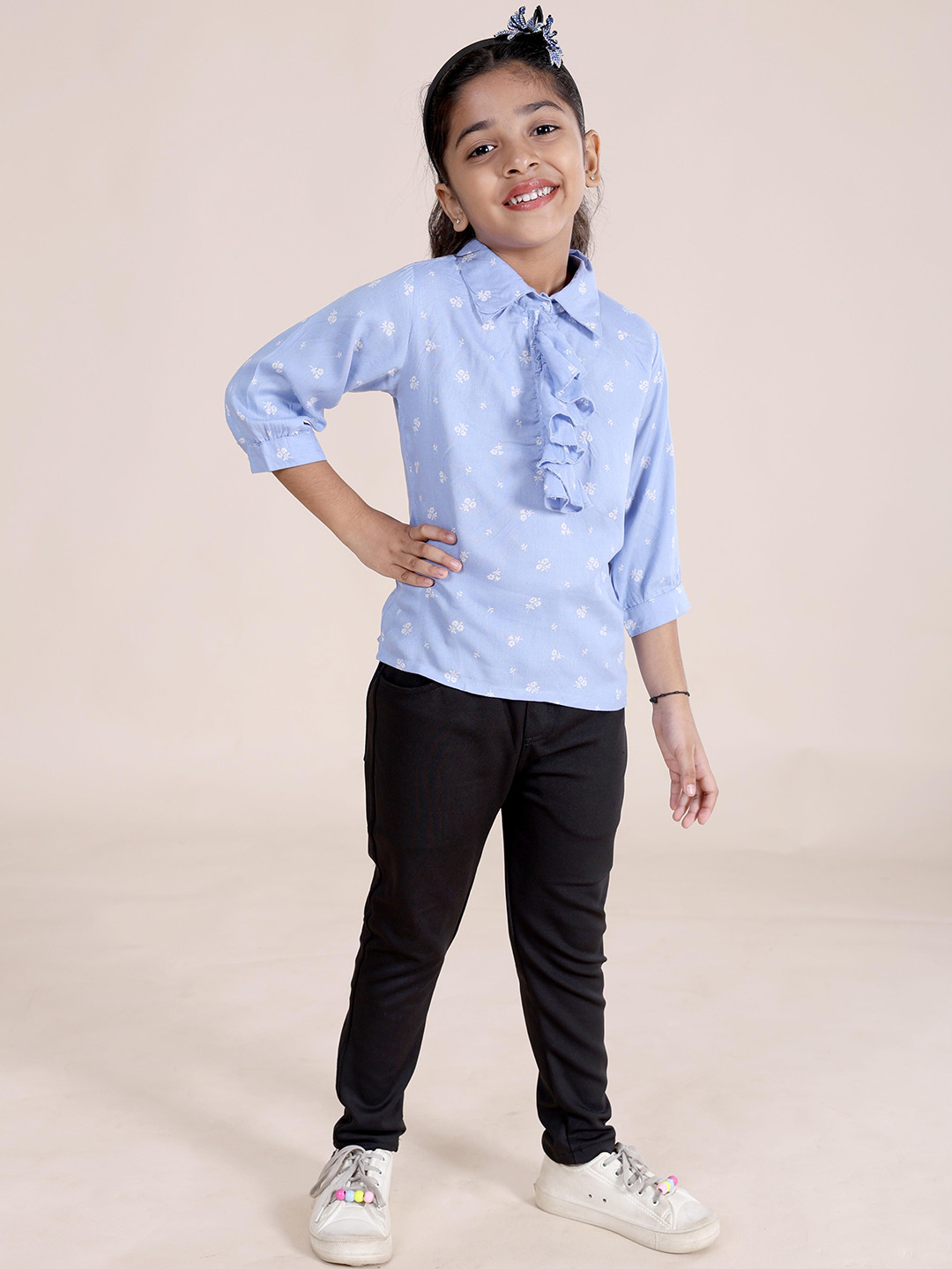 KiddoPanti Girls Printed Top With Jeggings