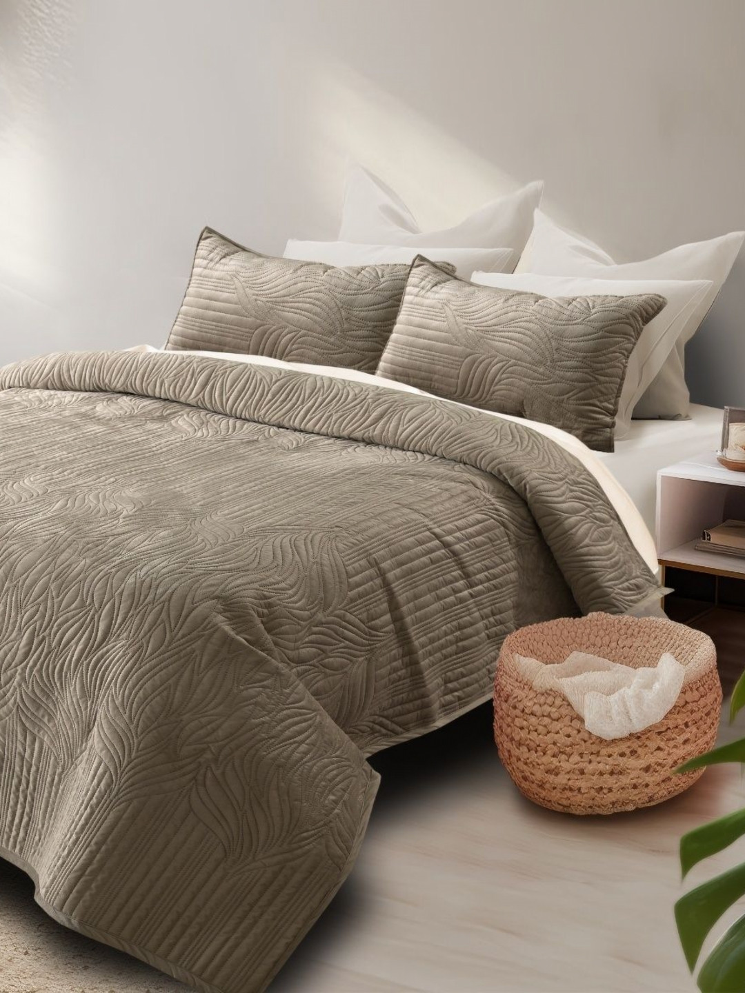 HOSTA HOMES Beige Textured Velvet 280 GSM Queen Size Quilted Bed Covers & 2 Pillow Covers