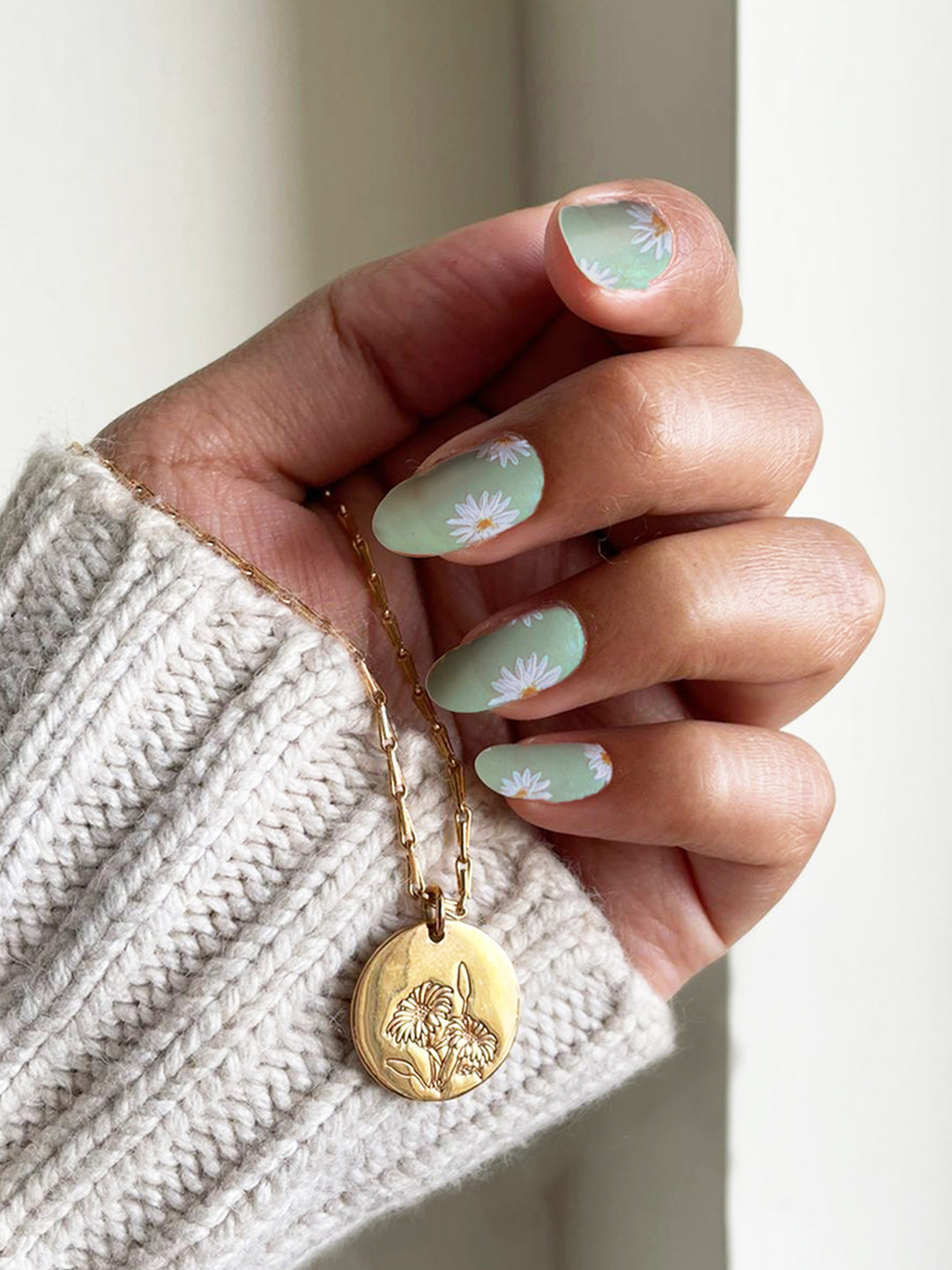 Mareeci Rose Gold-Plated Brass Circular Daisy Medallion Pendant with Chain