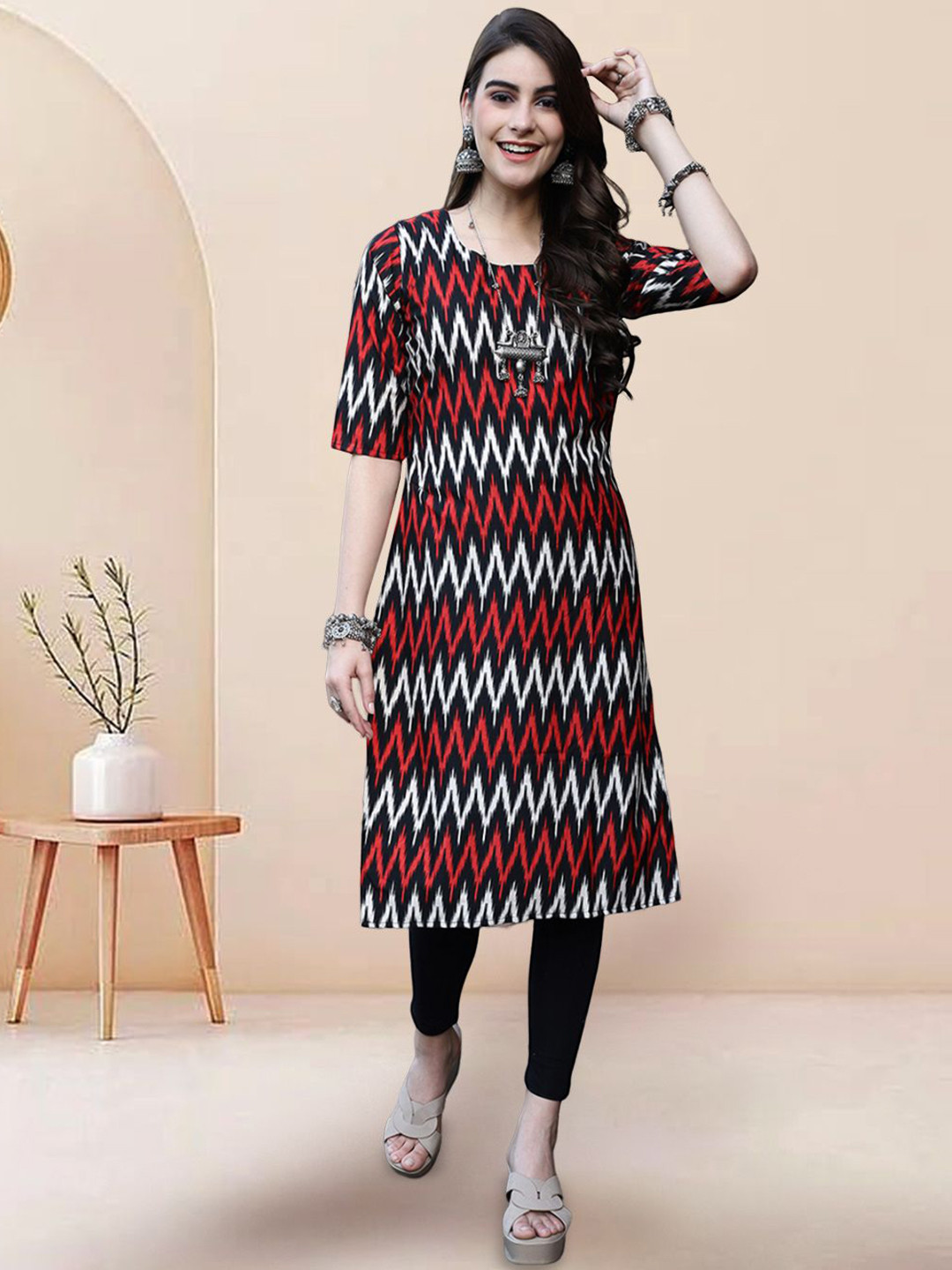 7Threads Chevron Printed Round Neck Straight Neck