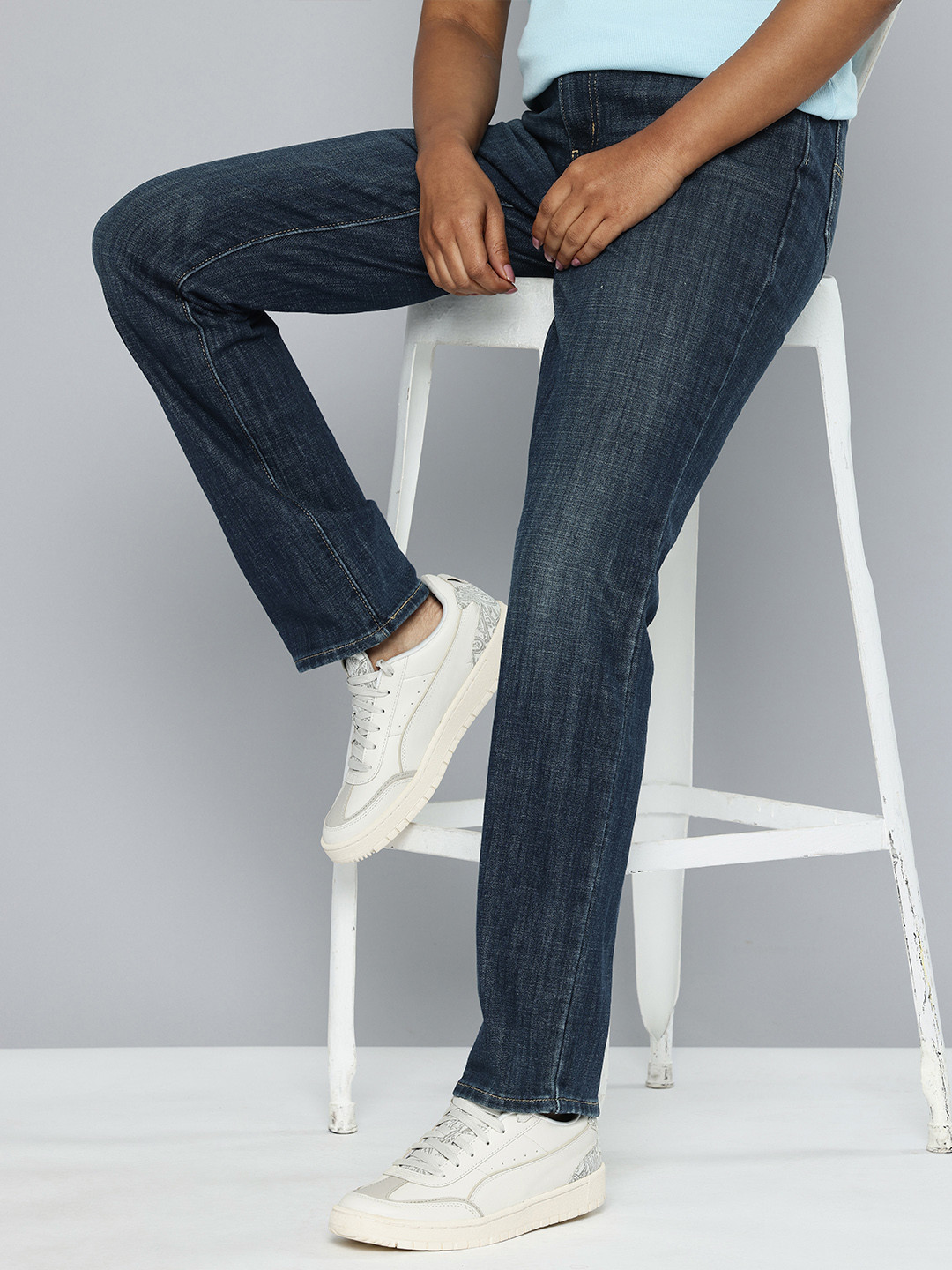 Levis Women's 724 Blue Slim Straight Fit High Rise Jeans