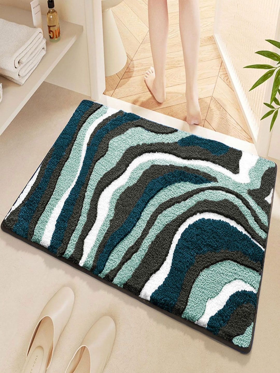 LUXEHOME INTERNATIONAL Green & Aqua-Blue Rectangular 2200 GSM Super Absorbent Bath Rugs