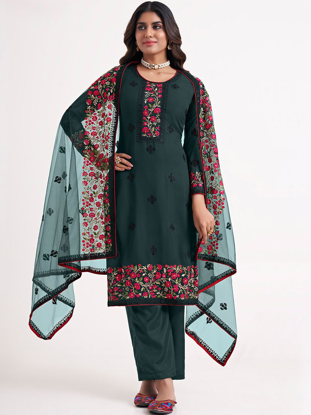 ALIZEH Floral Motifs Embroidered Kurta With Trousers And Heavy Dupatta