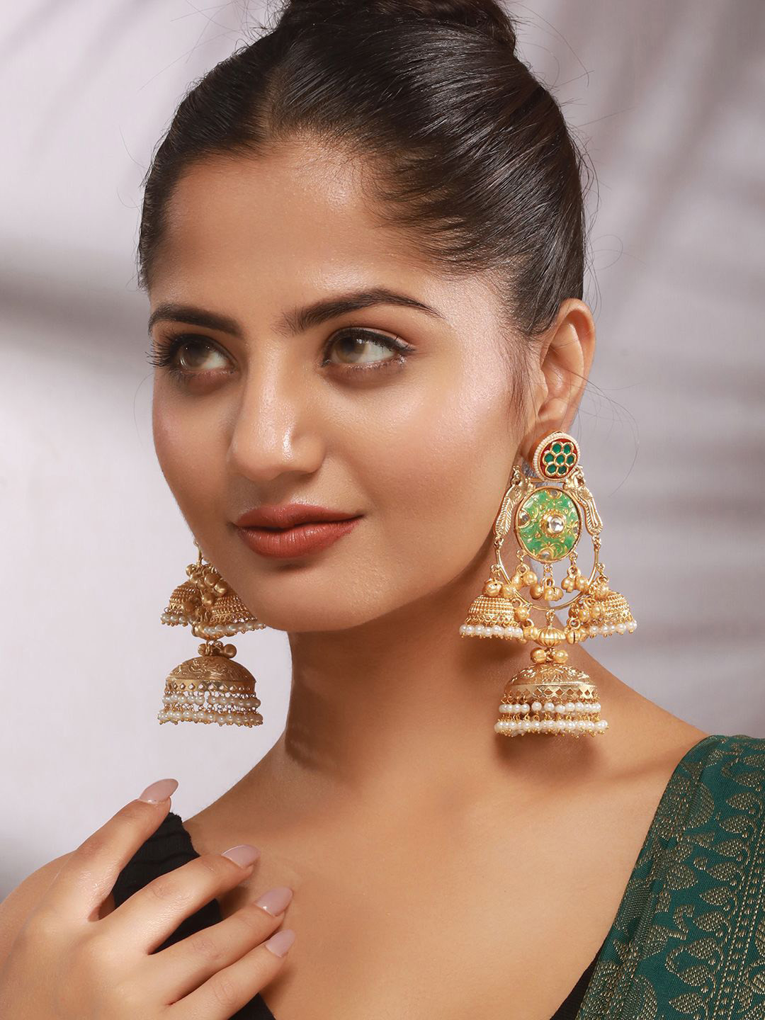 Saraf RS Jewellery Gold-Plated Kundan Studded & Beaded Dome Shaped Lightweight Jhumkas
