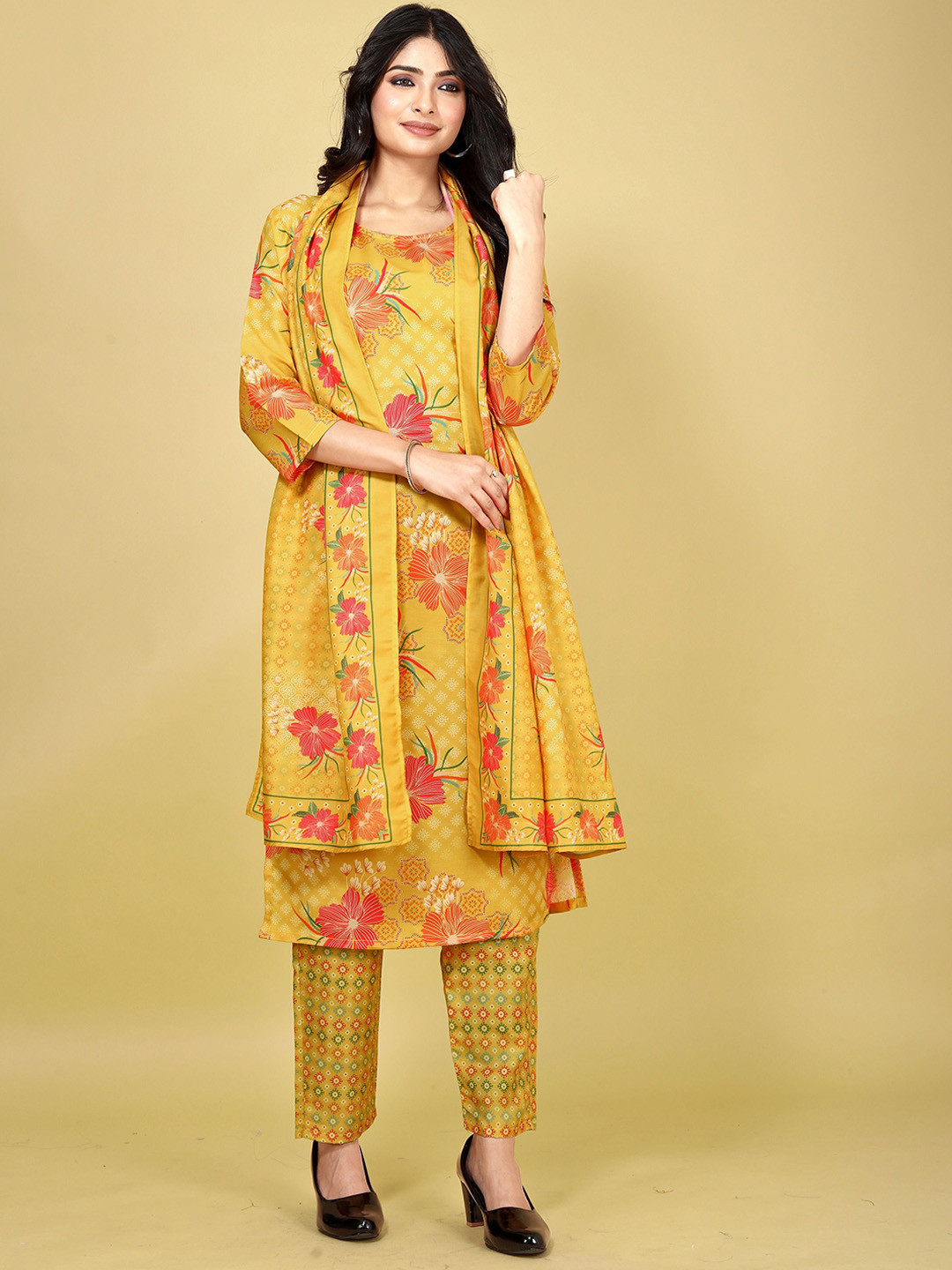 BANJANAN Floral Printed Straight Kurta With Trousers And Dupatta
