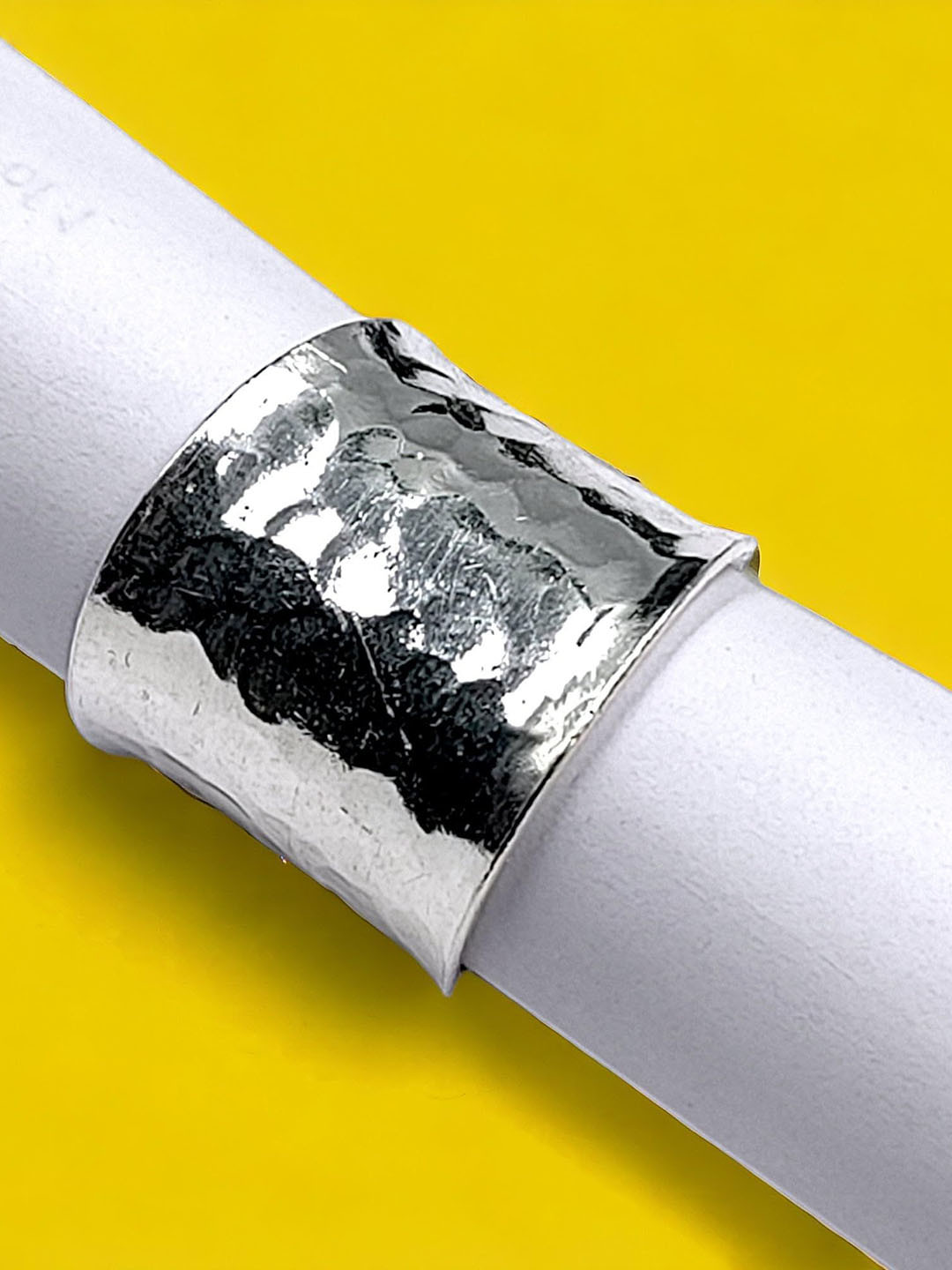 AMONROO Vintage Style 925 Sterling Silver Rhodium-Plated Hammered Design Band Finger Ring