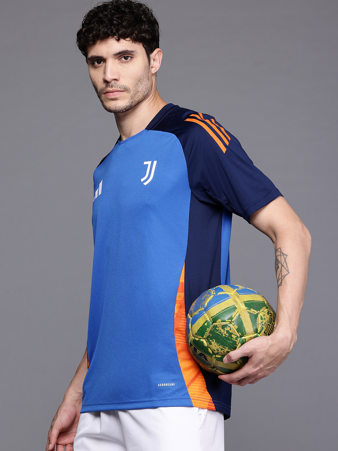 ADIDAS Colourblocked Raglan Sleeves Aeroready Juventus Trio 24 Slim Fit Football Jersey