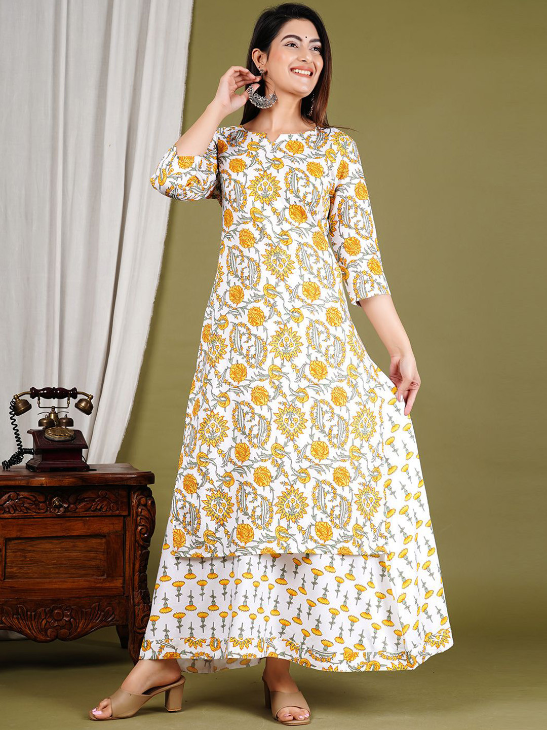 Meena Bazaar Floral Printed Notch Neck Straight Kurta With Skirt