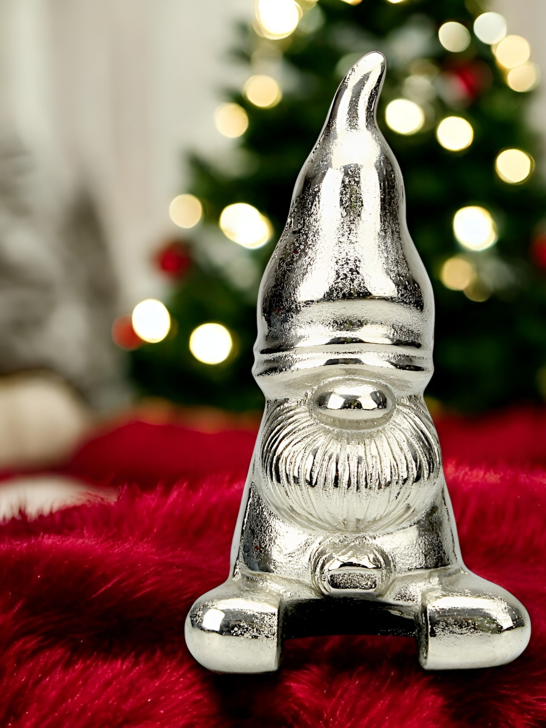 Hind Decor Silver-Toned Aluminium Textured Minimalistic Christmas Santa Claus Decor