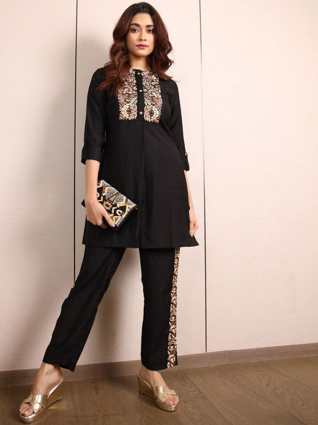 Alvano Embroidered Round Neck Tunic With Trousers Co-Ords
