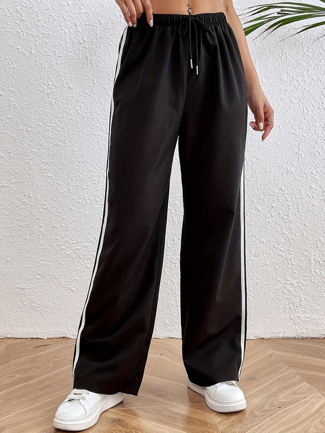 dockstreet Women Relaxed Fit Mid Rise Track Pants
