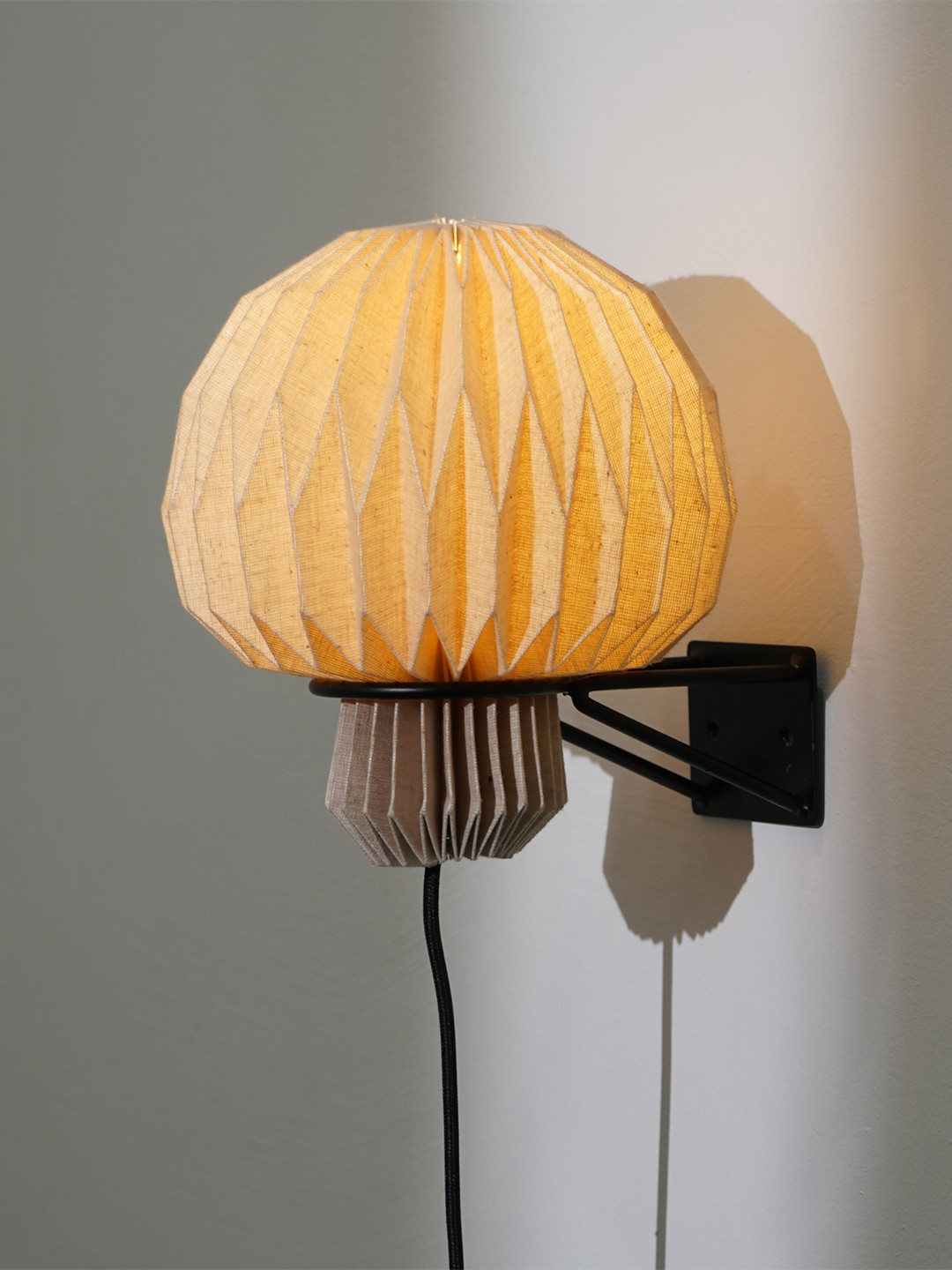 FIG Amber Sconce Origami Wall Lamp