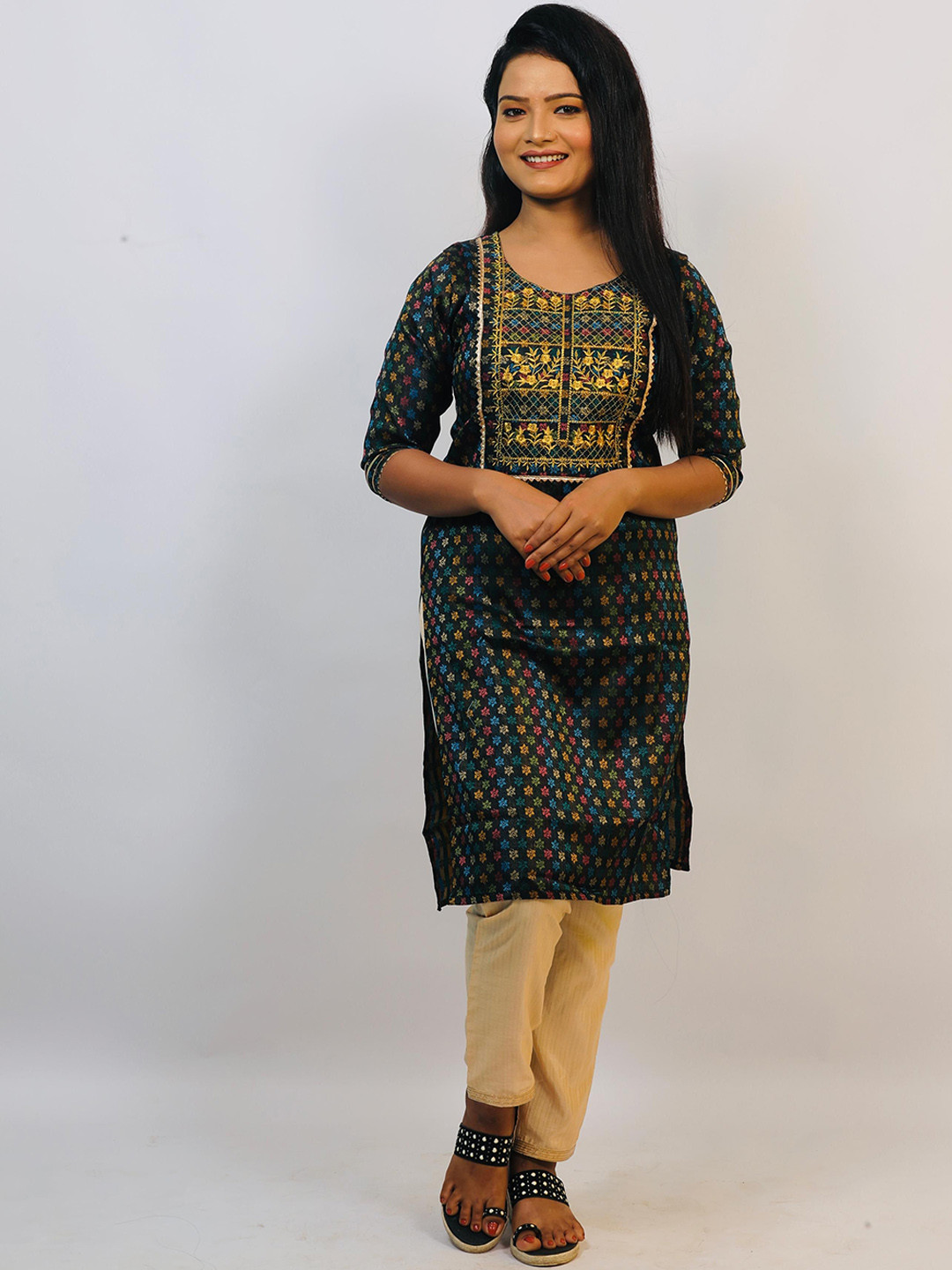 La Trendzo Woven Design Thread Work Round Neck Straight Kurta