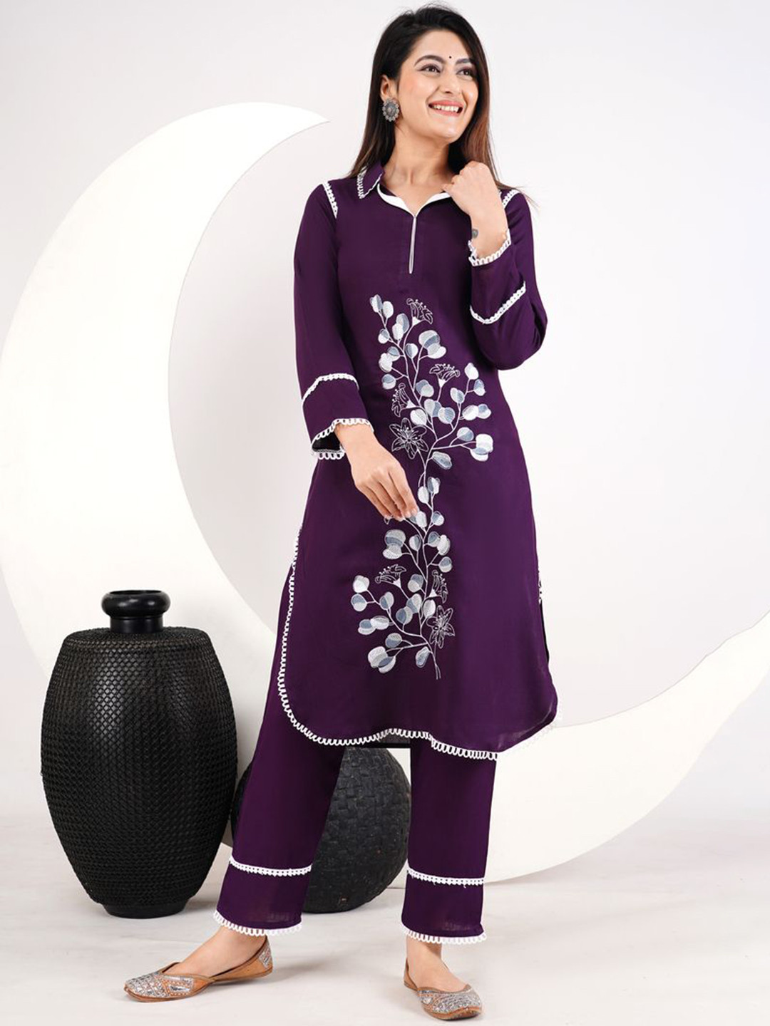 mola ali enterprises Floral Embroidered Shirt Collar Thread Work Straight Kurta & Trousers