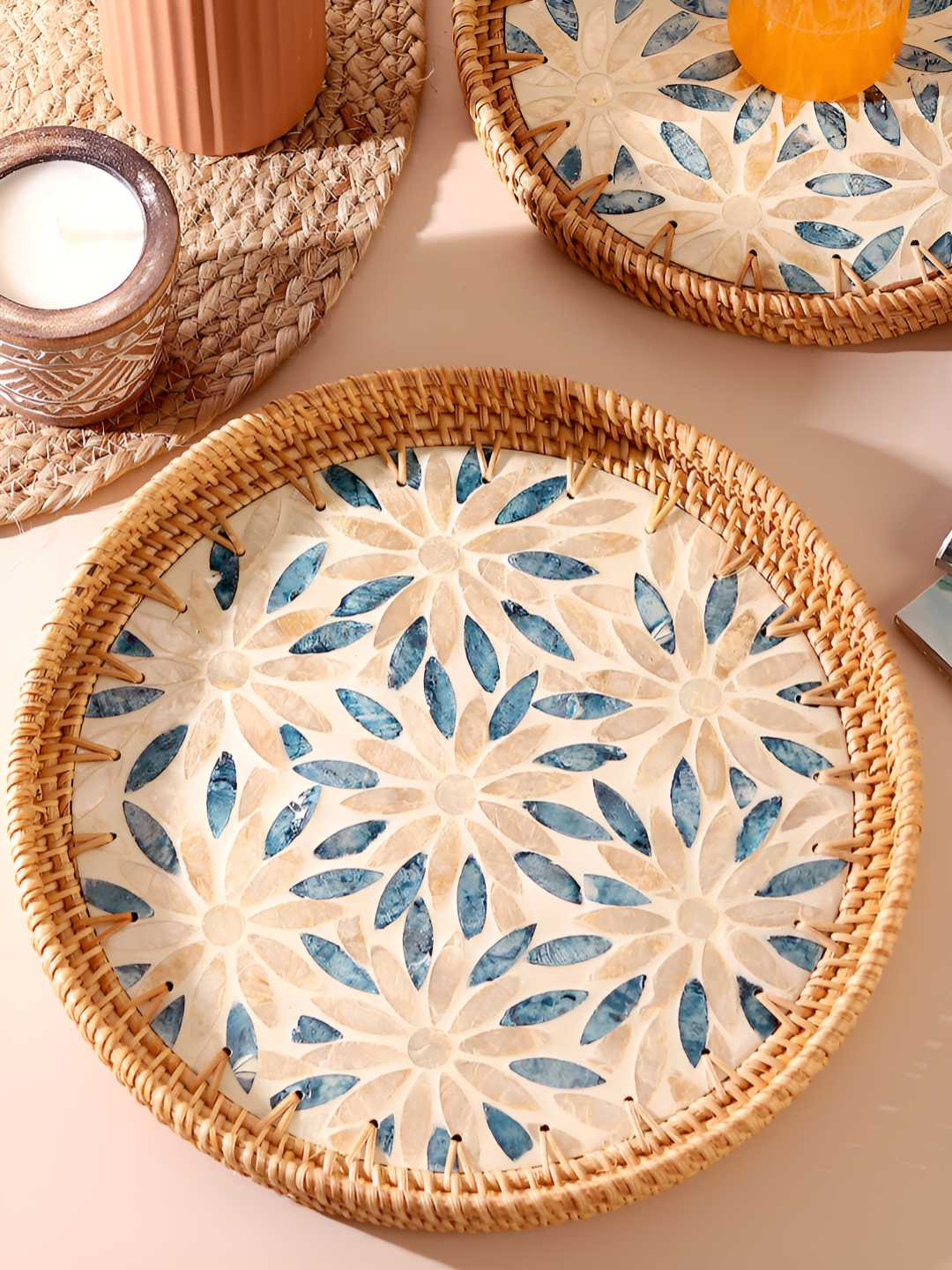 HABERE INDIA White & Blue Bamboo Round Shaped Serving Tray