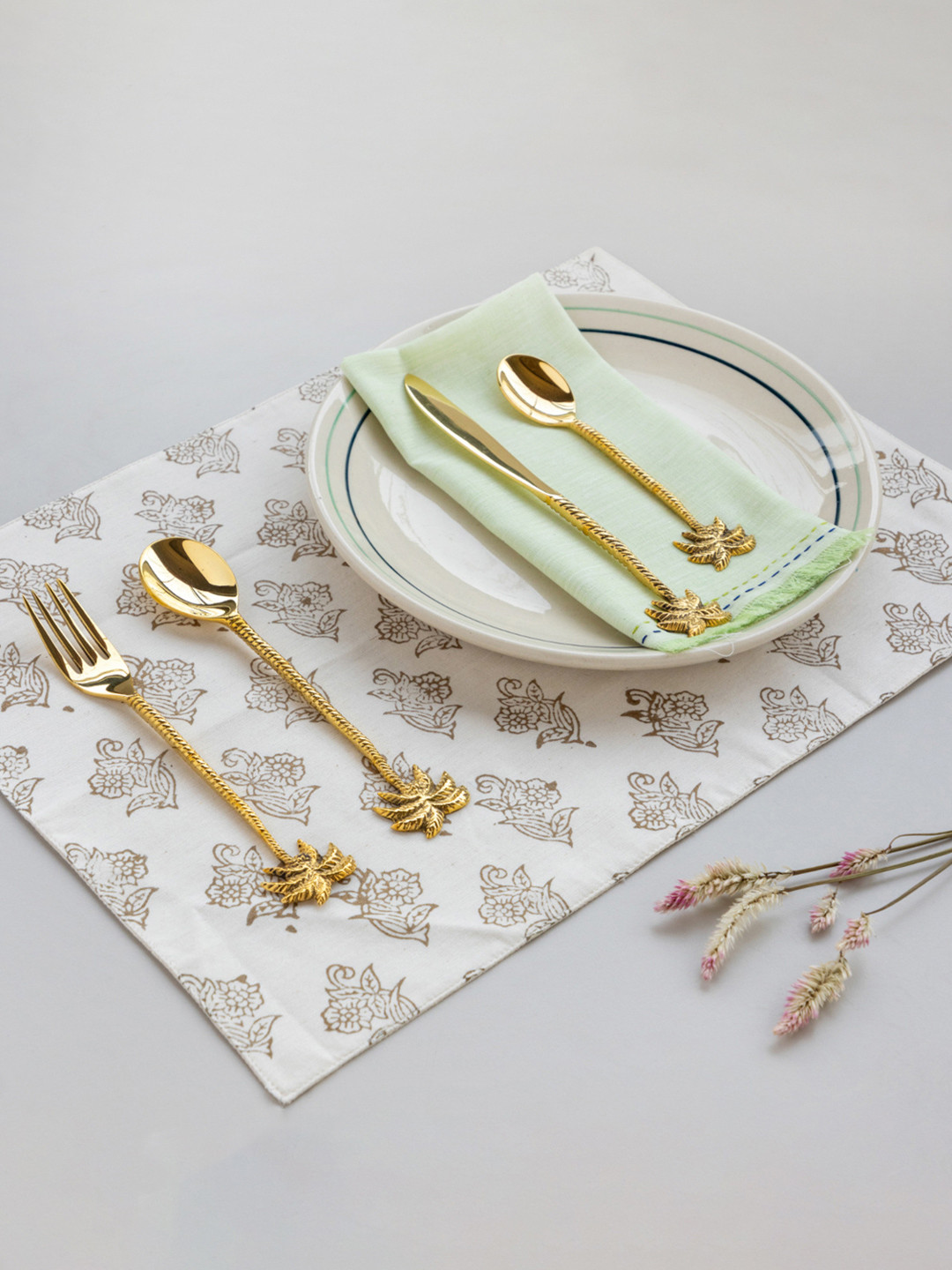 Eyaas Gold-Toned 4 Pieces Palm Tree Design Stainless Steel Cutlery Set