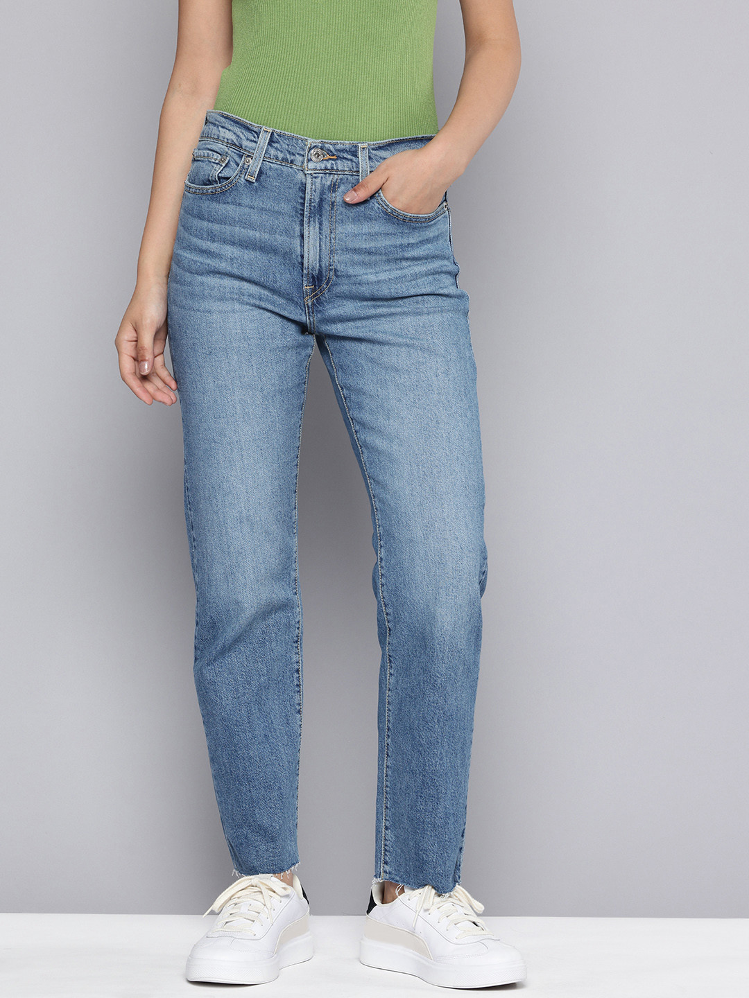 Levis Women Straight Fit Light Fade Stretchable Cropped Jeans