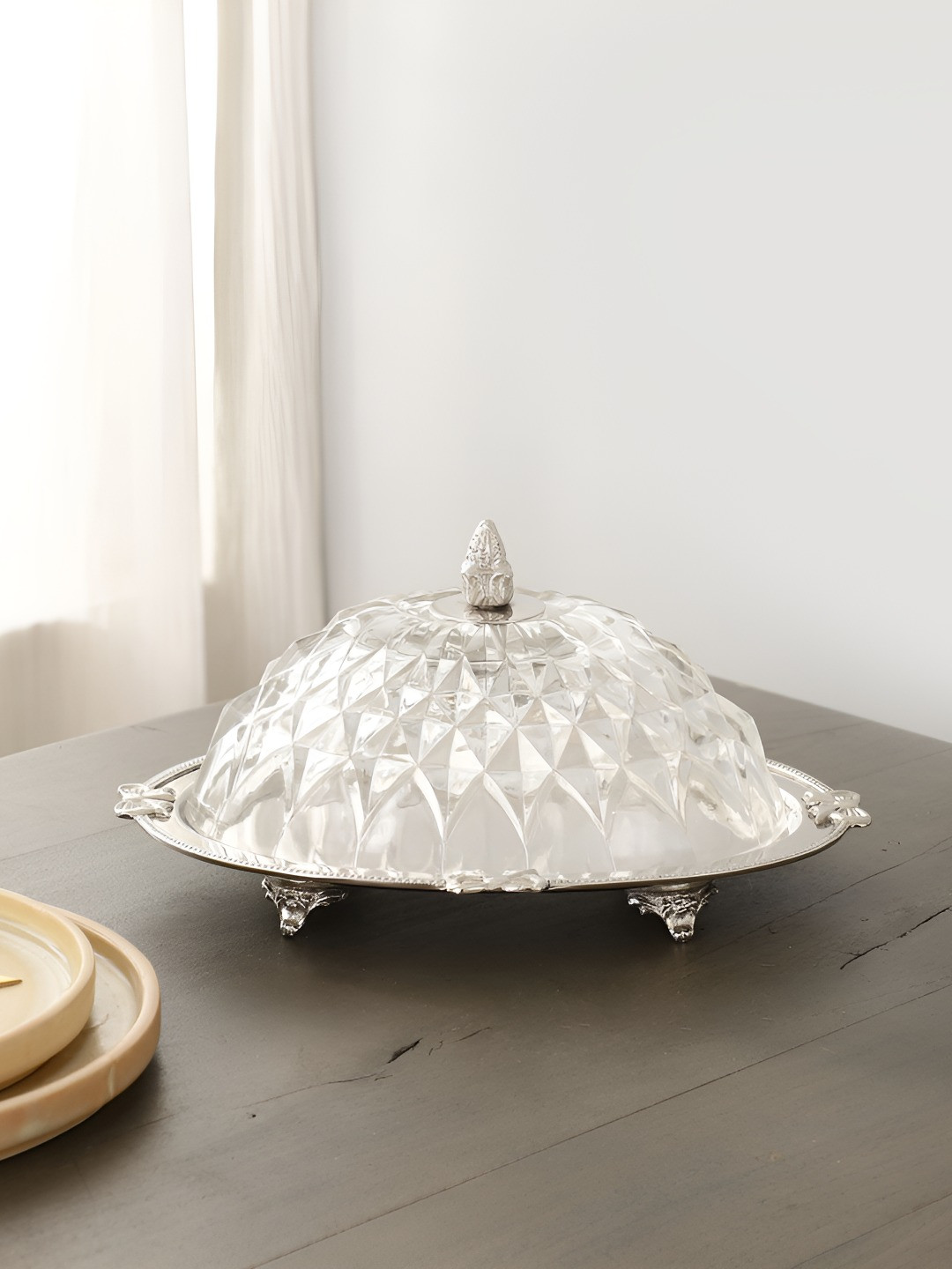 Decor de Maison Silver-Toned Glass Easy to Clean Cake Stand With Lid
