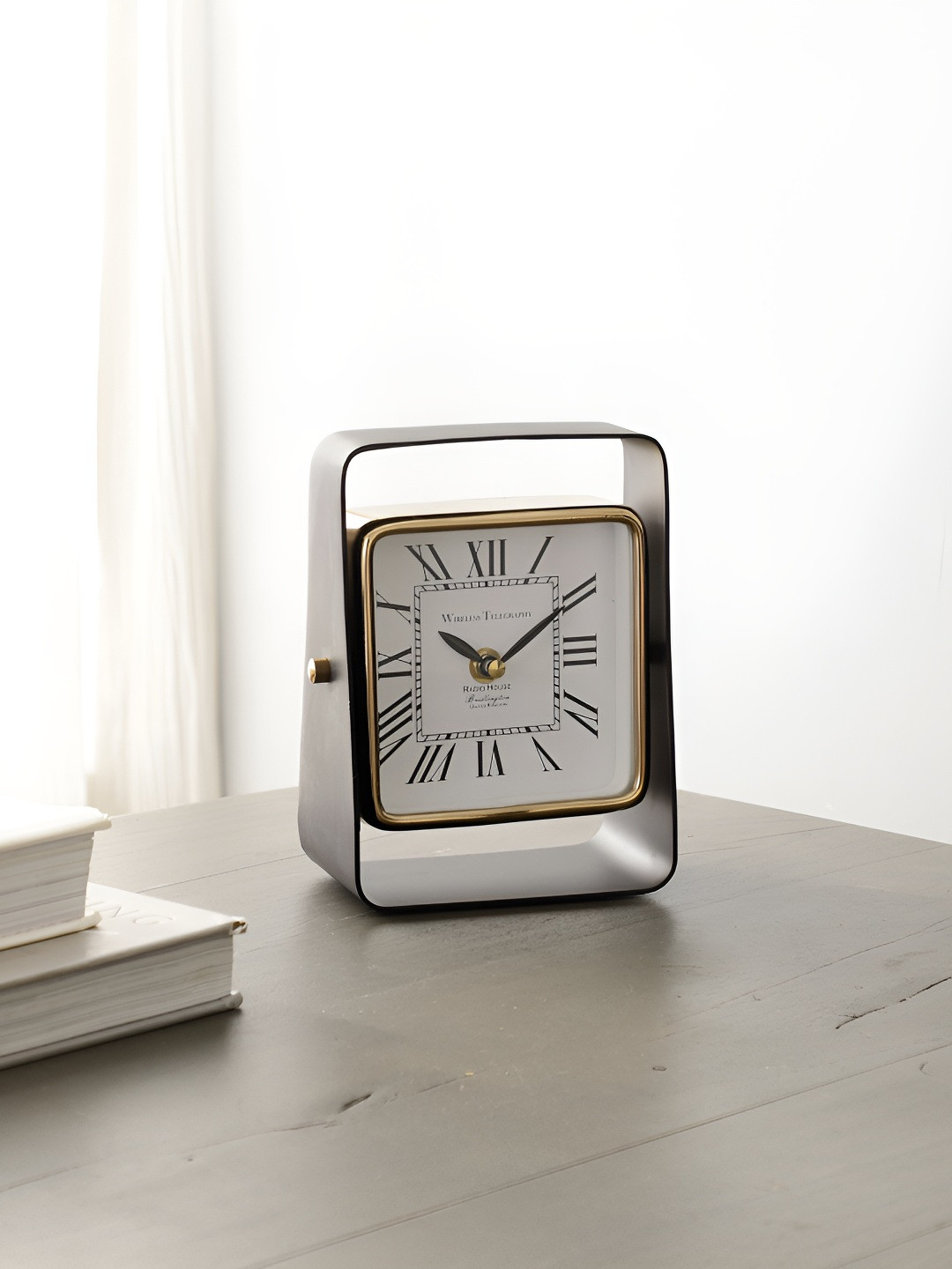 Decor de Maison TempoVista Black & White Rectangle Shaped Table Clock
