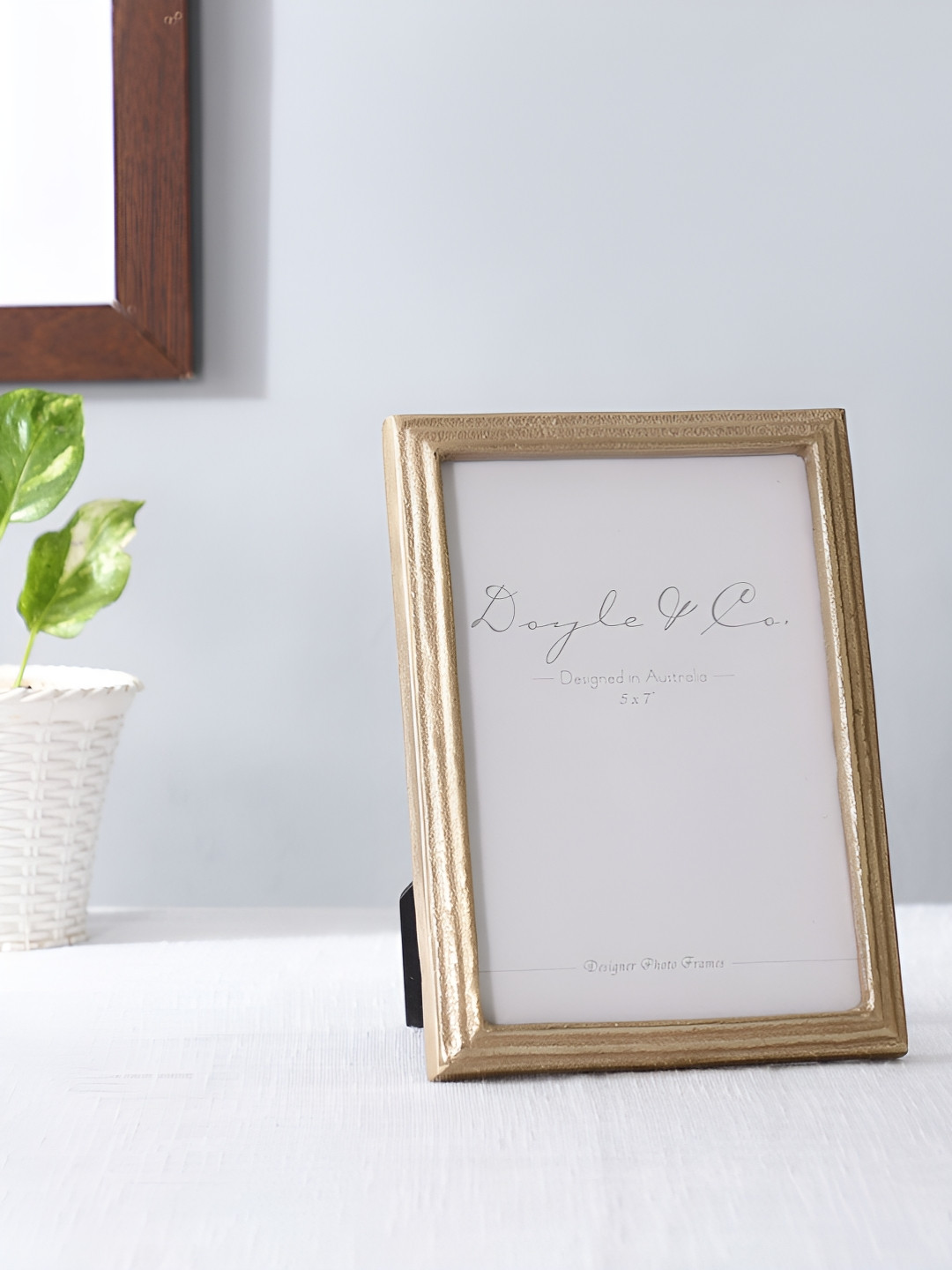 Decor de Maison Serenade Frame Gold Metal Metallic Living Room Large Showpiece - 7.1 Inches