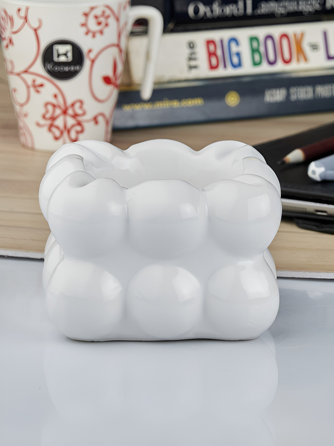 Kookee White Textured Ceramic Ash Tray
