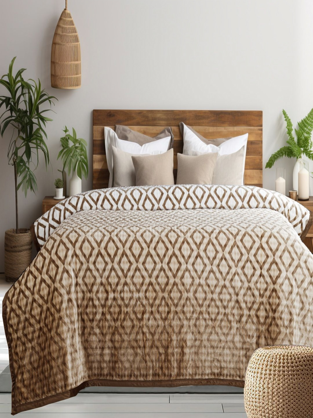 GAPU & BALY Beige Love Triangle Printed Microfiber Mild Winter 300 GSM Double Bed Blanket