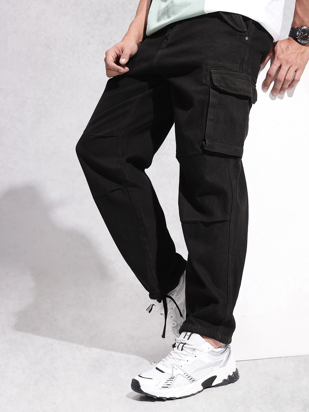 WROGN Men Loose Fit Pure Cotton Cargo Jeans